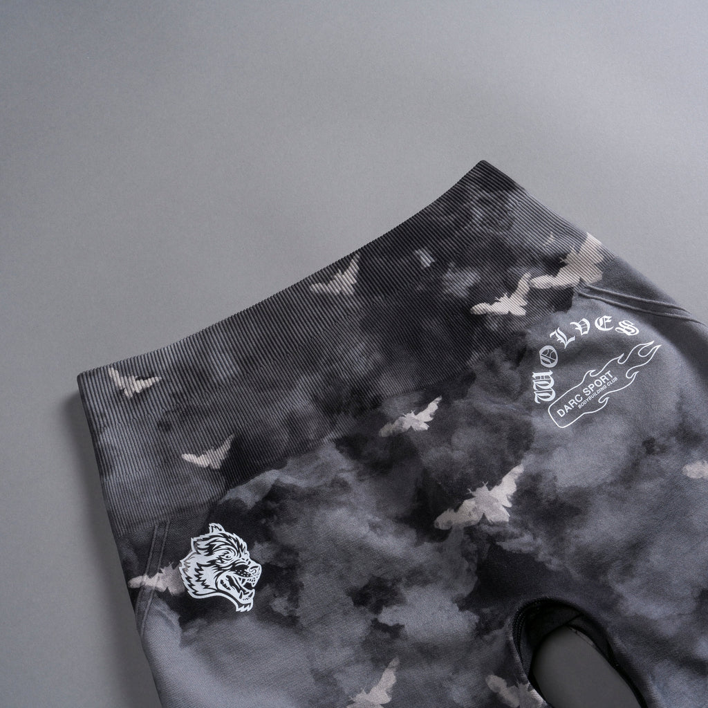 Never Forgotten Everson Seamless "Huxley" Shorts in Black Death Moth Ghost Clouds - imagem 8