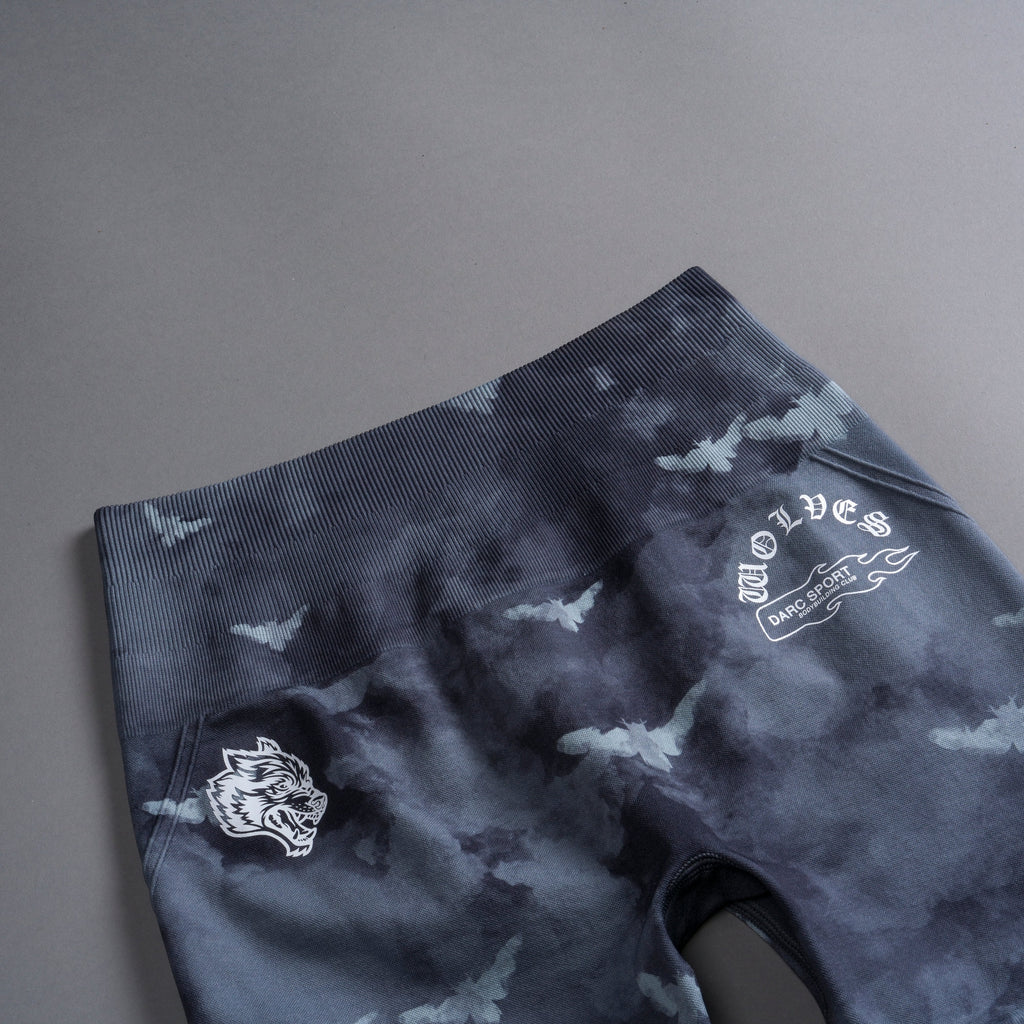 Never Forgotten Everson Seamless "Huxley" Shorts in Blue Lagoon Death Moth Ghost Clouds - imagem 7