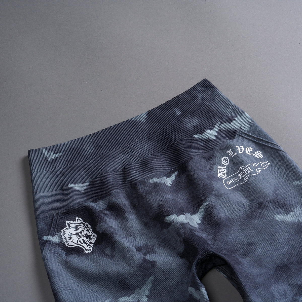 Never Forgotten Everson Seamless "Huxley" Shorts in Blue Lagoon Death Moth Ghost Clouds - imagem 7