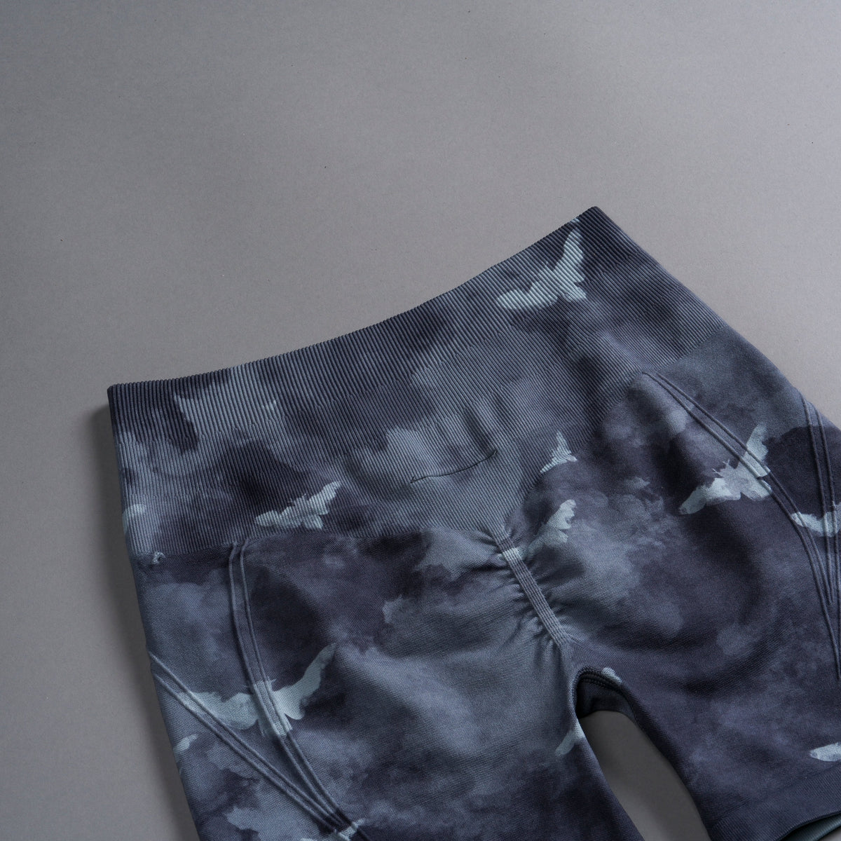 Never Forgotten Everson Seamless "Huxley" Shorts in Blue Lagoon Death Moth Ghost Clouds - imagem 10