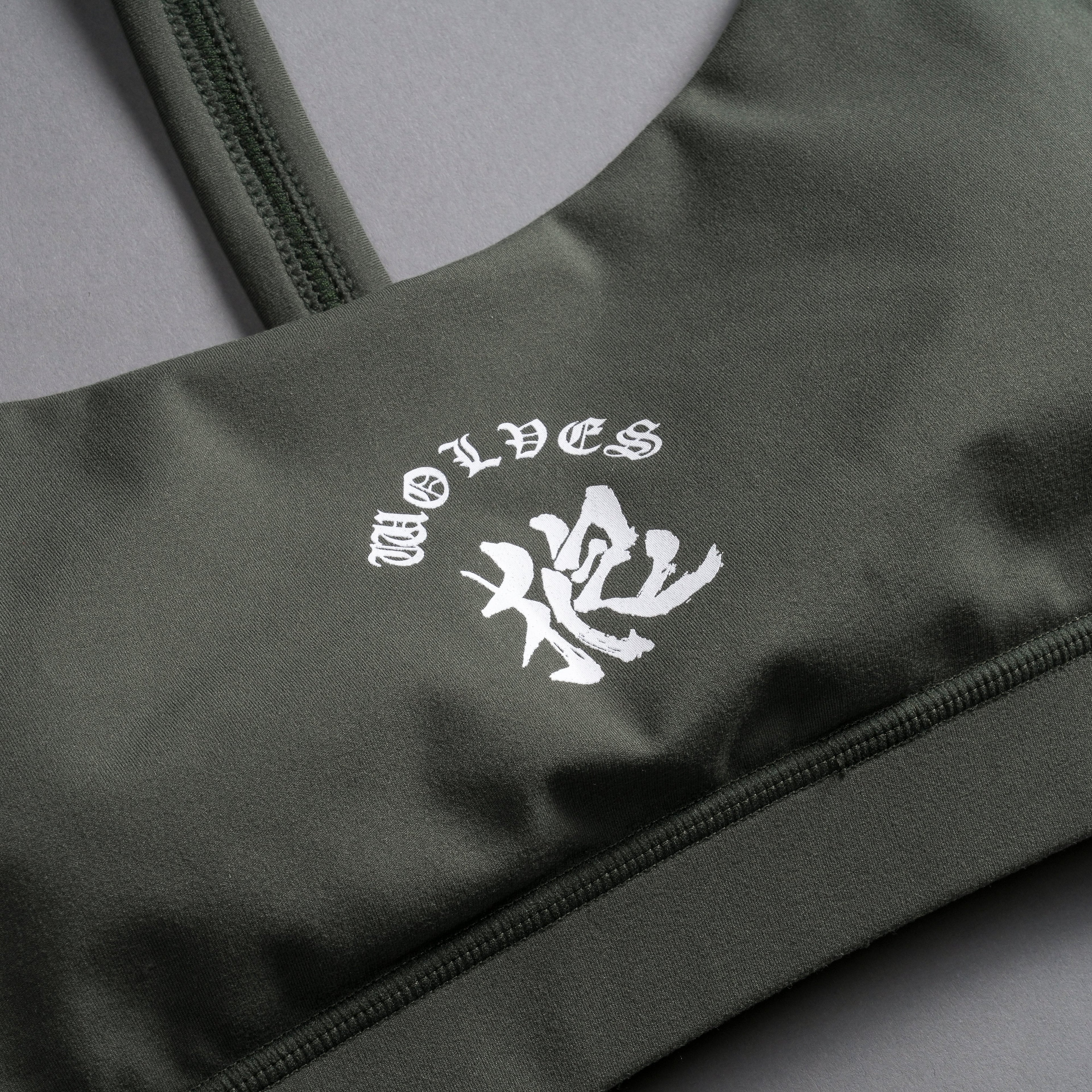 Wolf Kanji "Energy" Everyday Sports Bra in Pine Green — imagem 8
