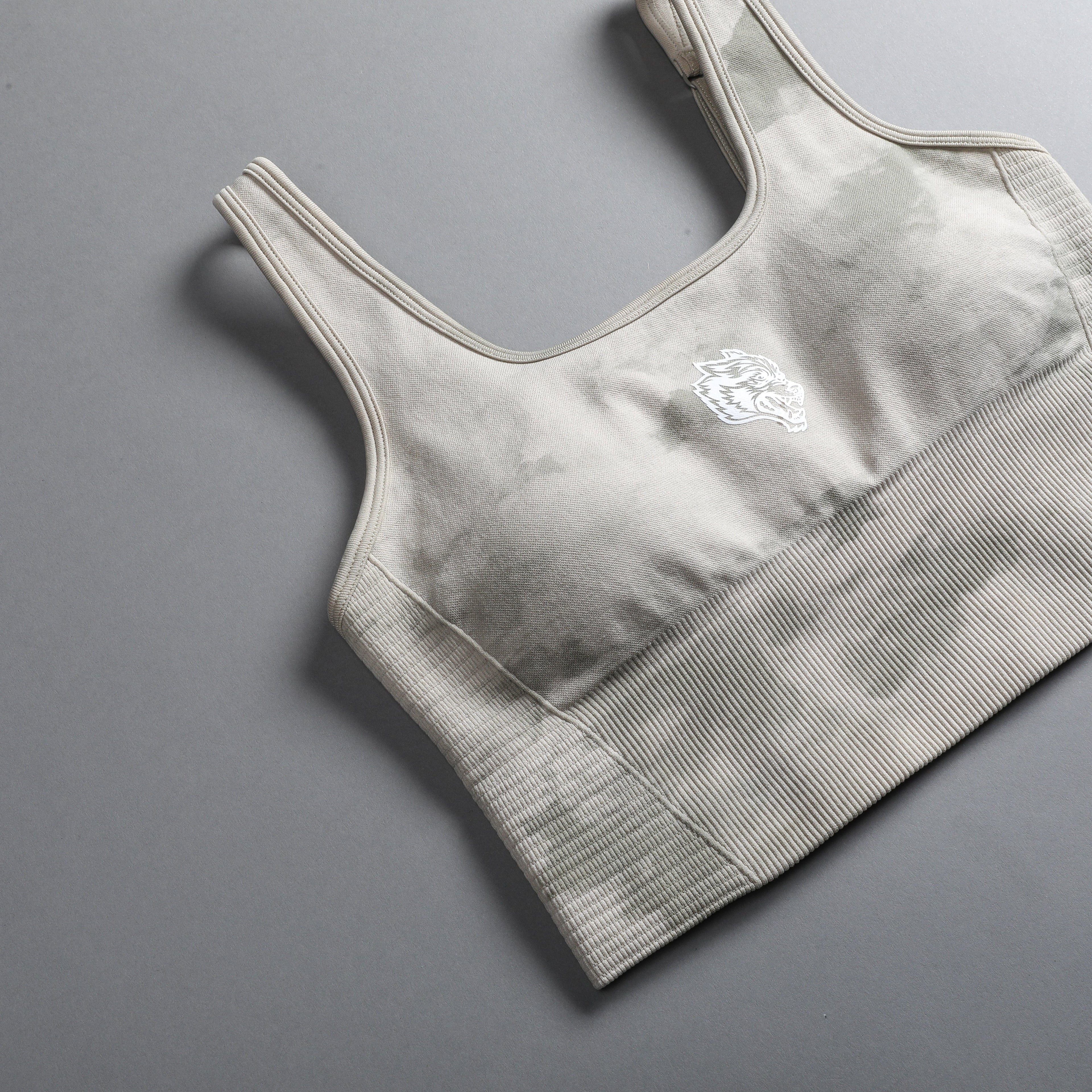 Pyramid V2 "Everson Seamless" Valencourt Bra in Cactus Gray Ghost Clouds — imagem 8