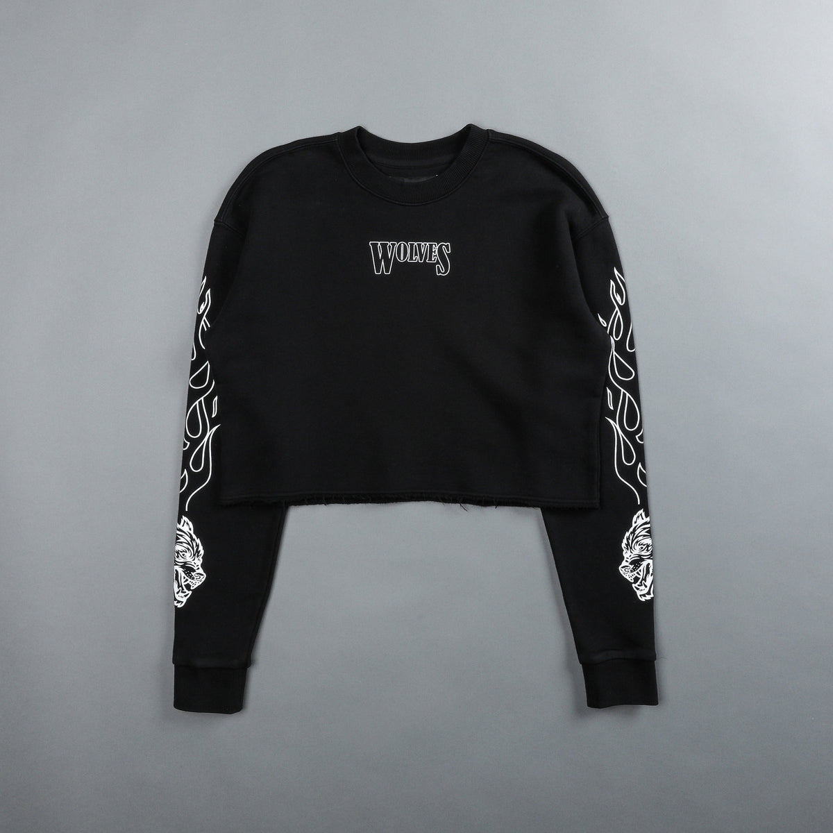 Eternal Flame Raglan (Cropped) Crewneck in Black - imagem 3