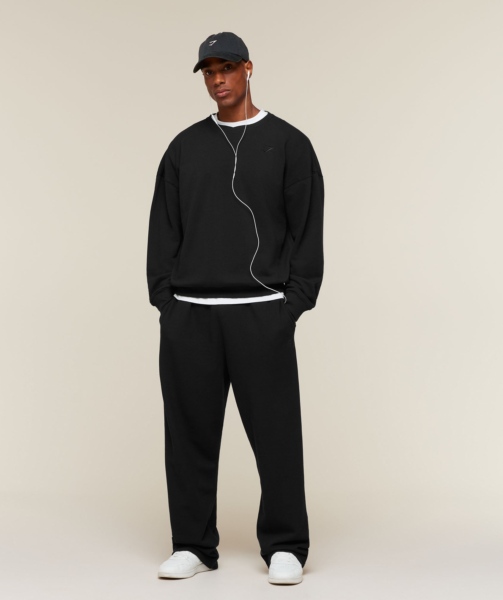 Campus Crest Sweatshirt - Black — imagem 5
