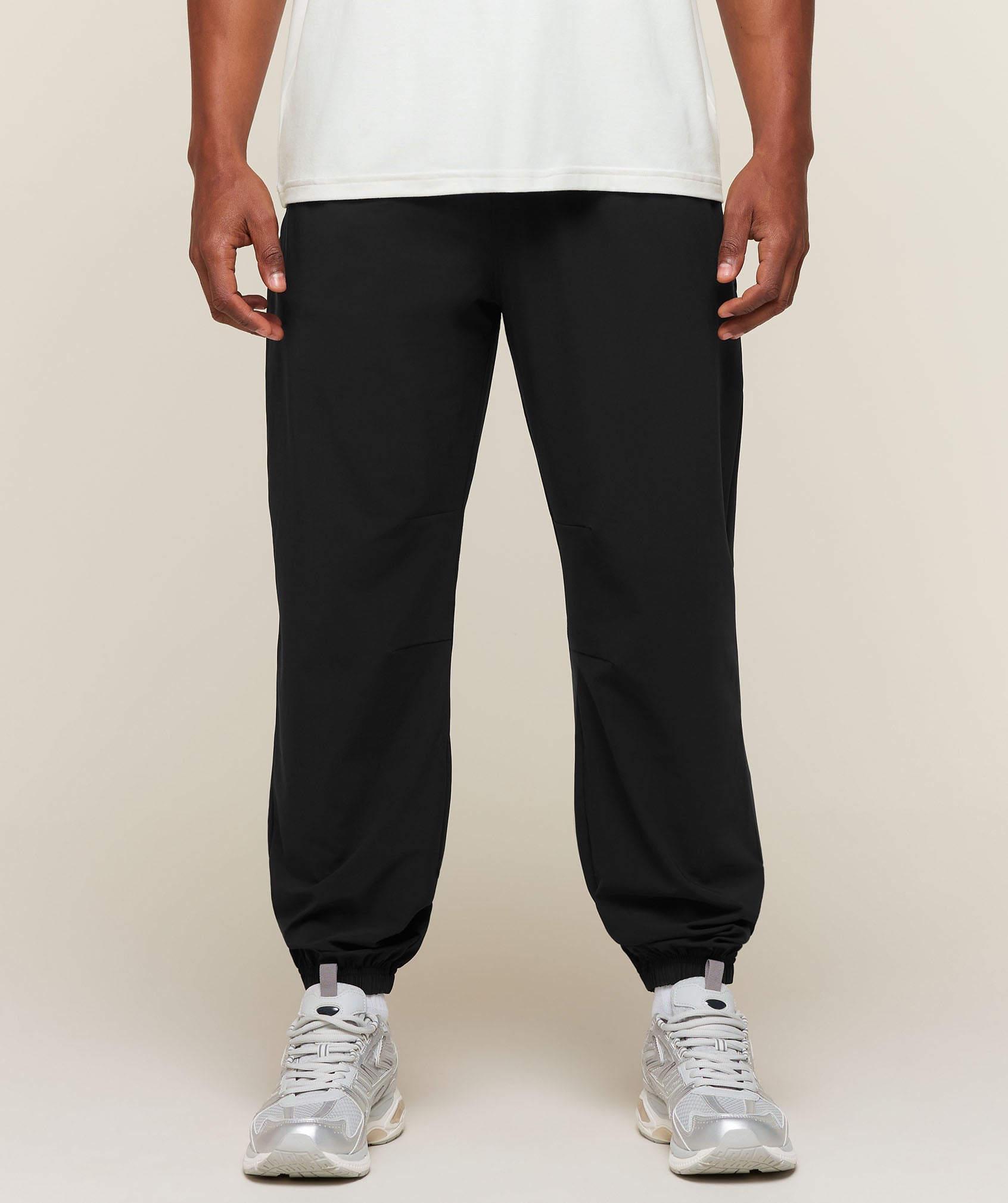 Campus Crest Cuffed Pants - Black — imagem 1