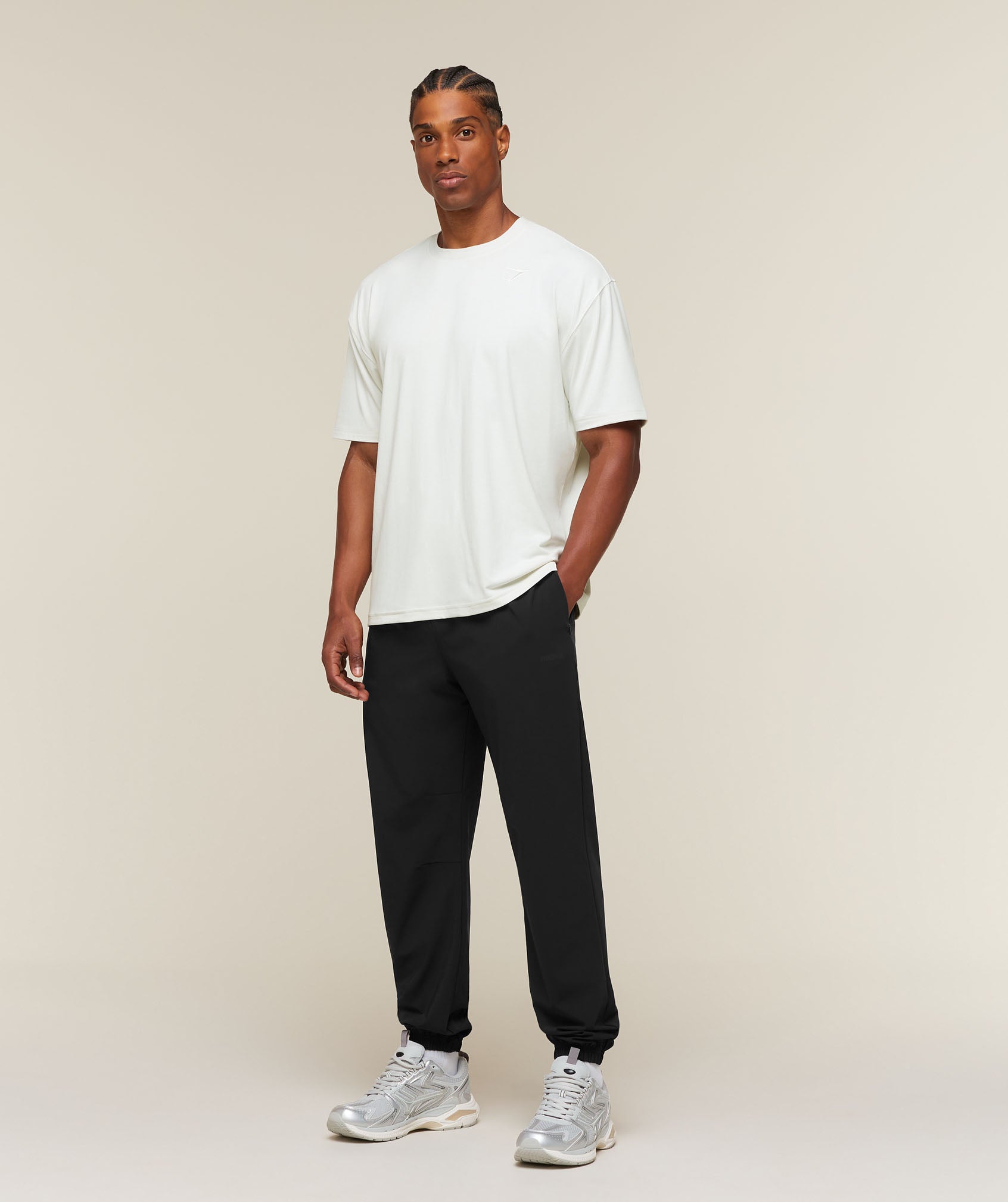 Campus Crest Cuffed Pants - Black — imagem 6