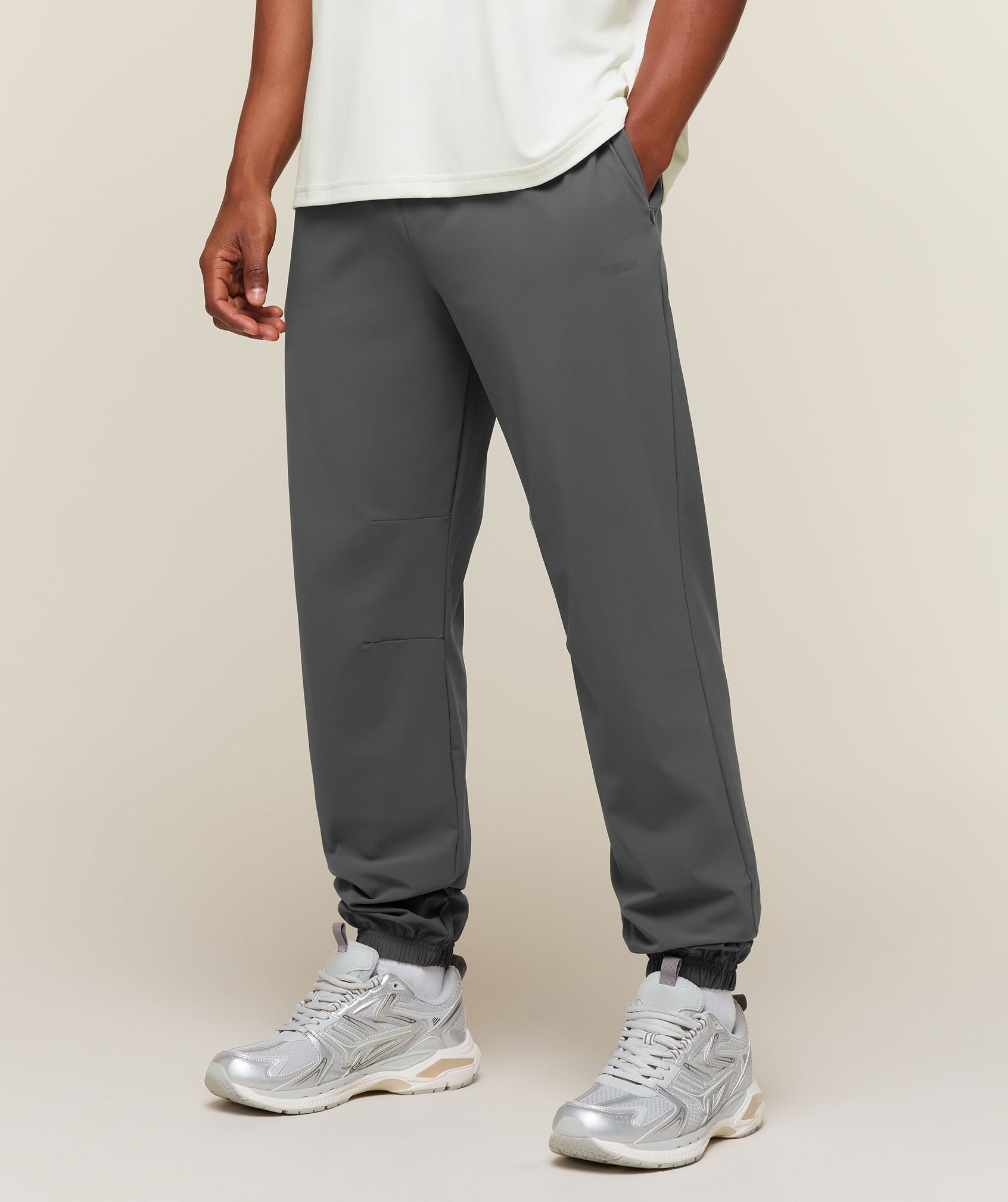 Campus Crest Cuffed Pants - Dark Grey — imagem 3