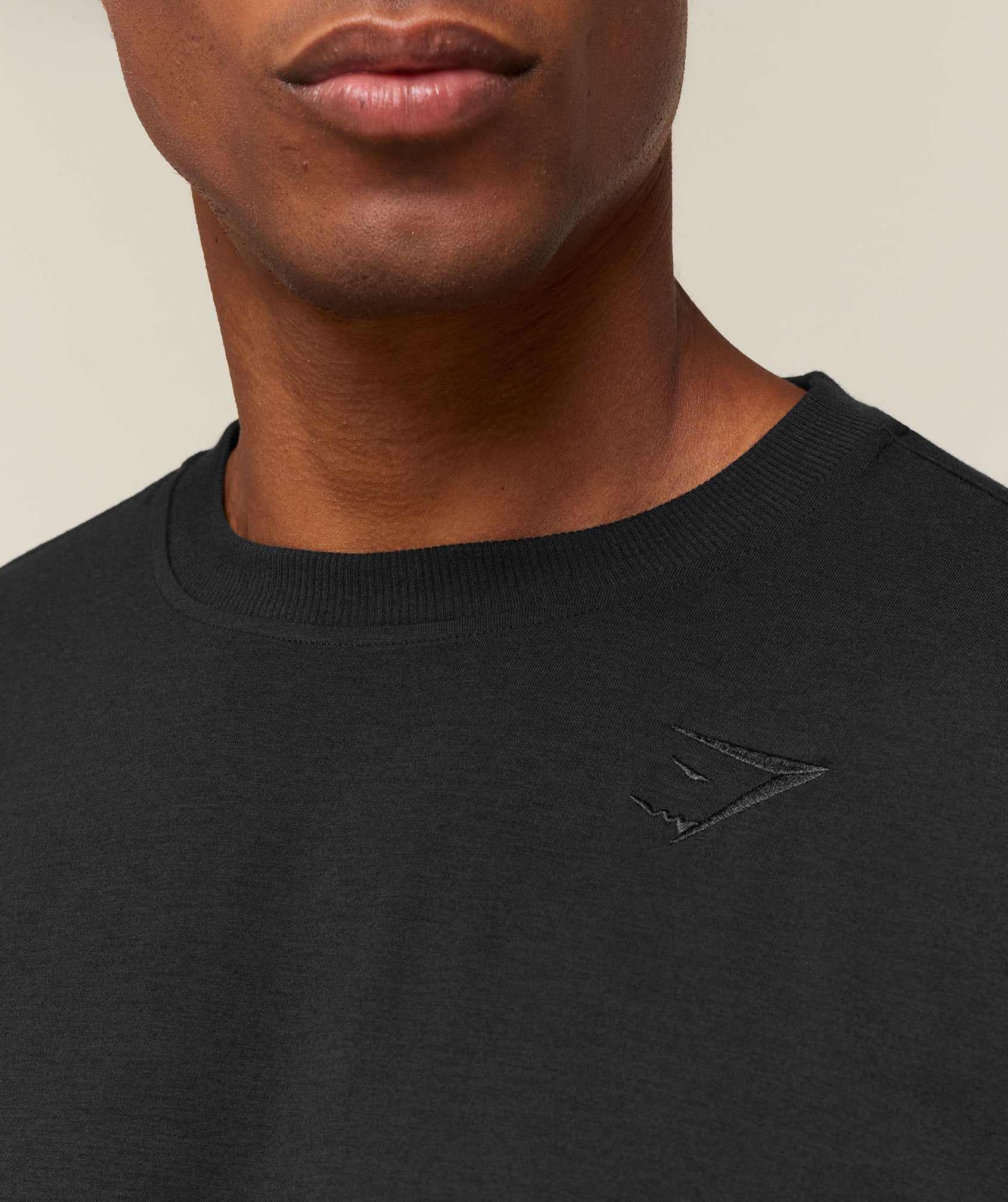 Campus Crest T-Shirt - Black — imagem 4