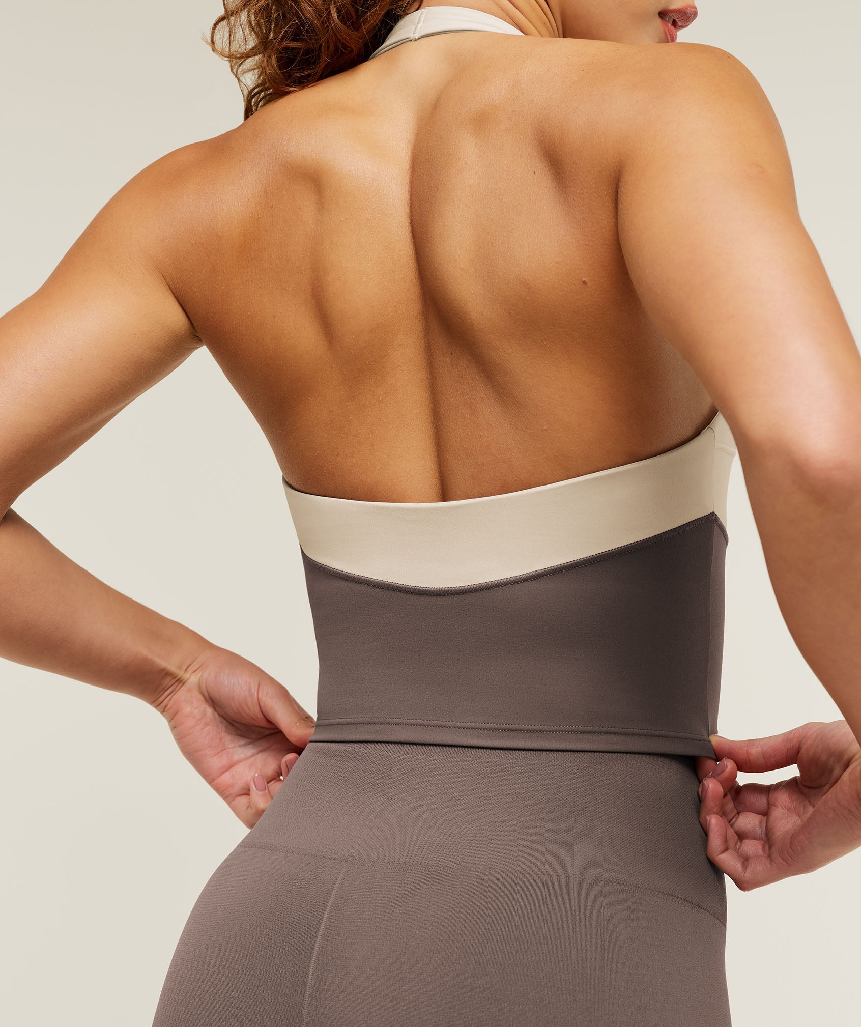 Colour Block Halter Neck Tank With Shelf - Cool Brown/Pebble Grey — imagem 5
