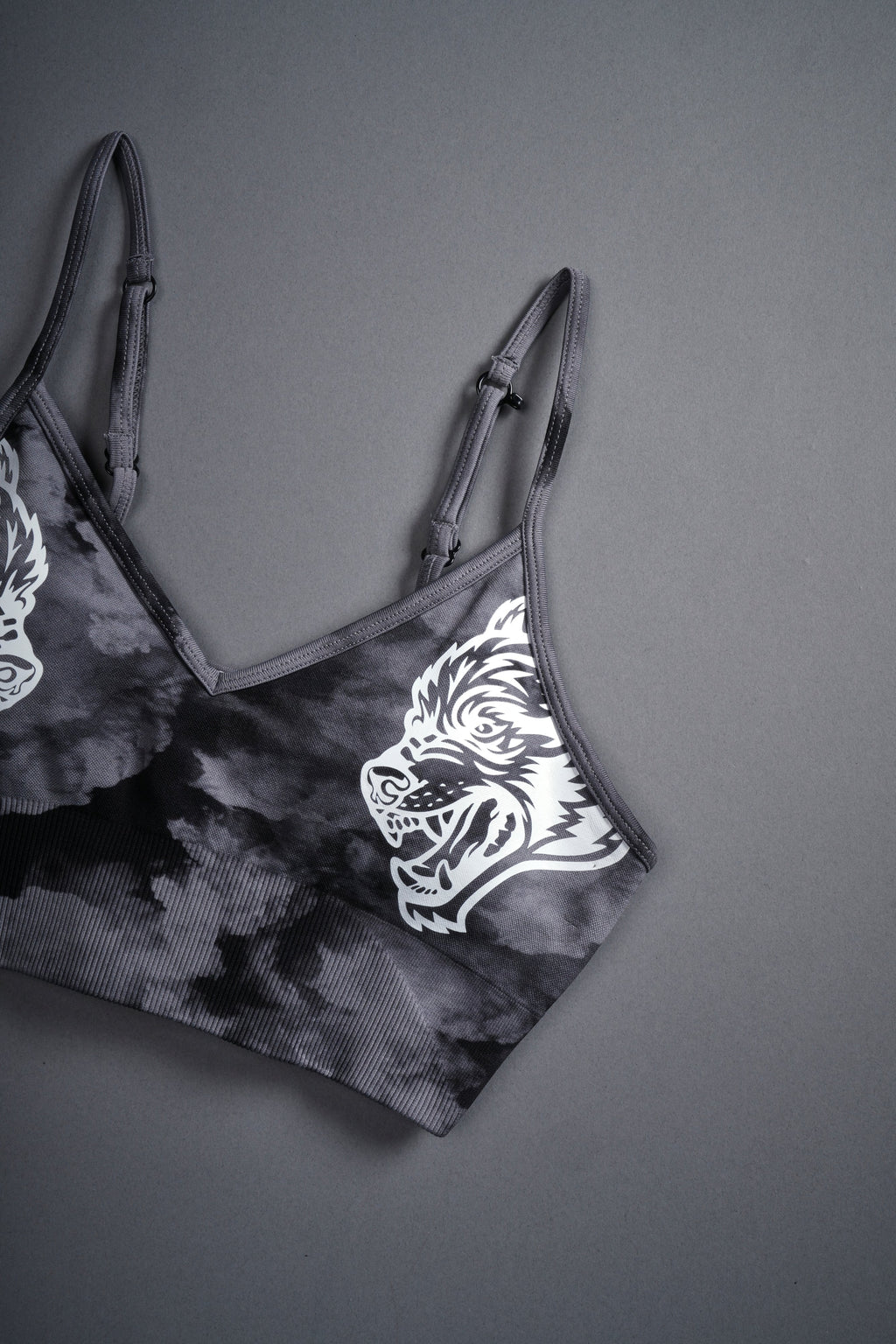 Dual Wolf Chopper "Everson Seamless" Sports Bra in Black Ghost Clouds - imagem 9