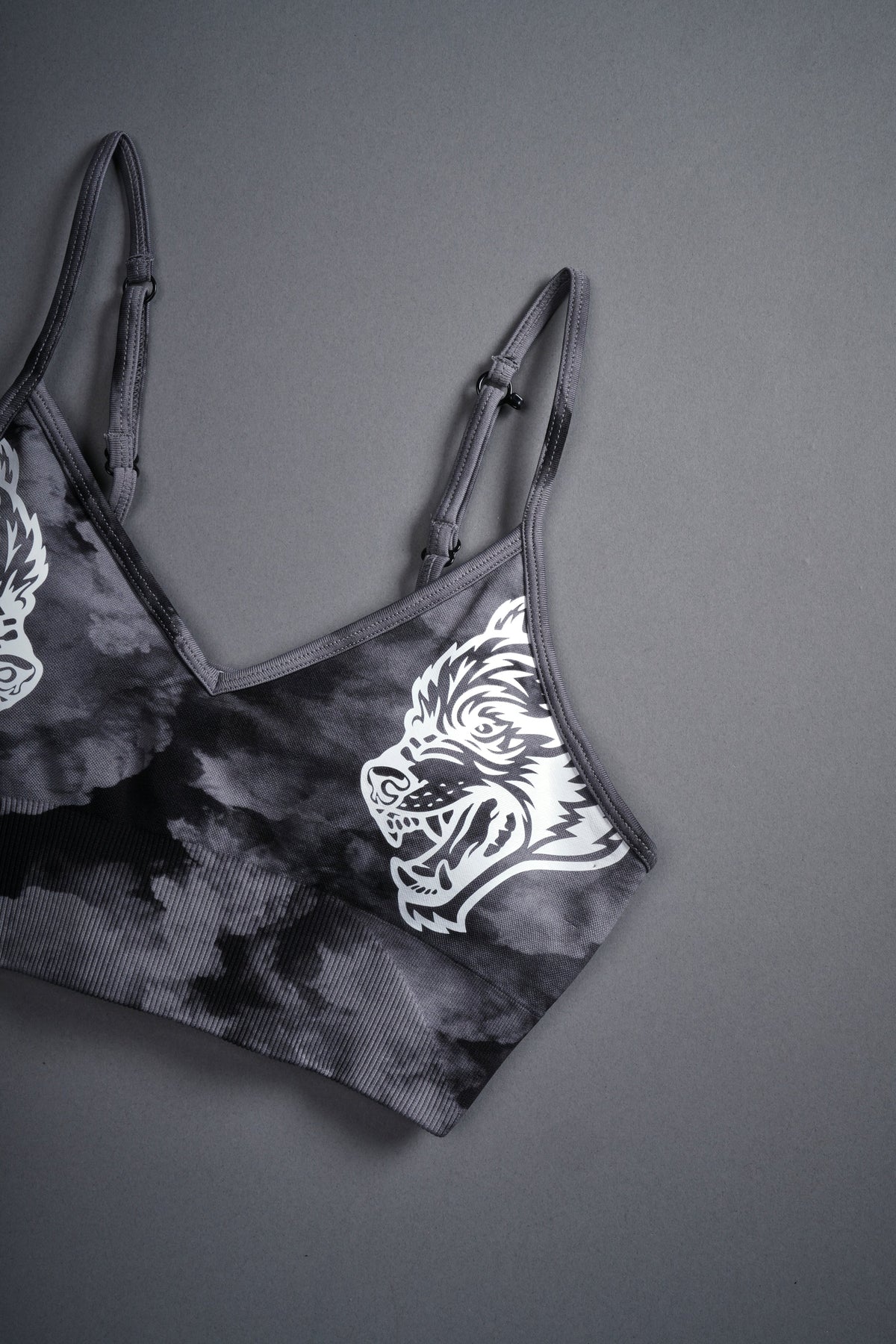 Dual Wolf Chopper "Everson Seamless" Sports Bra in Black Ghost Clouds - imagem 9