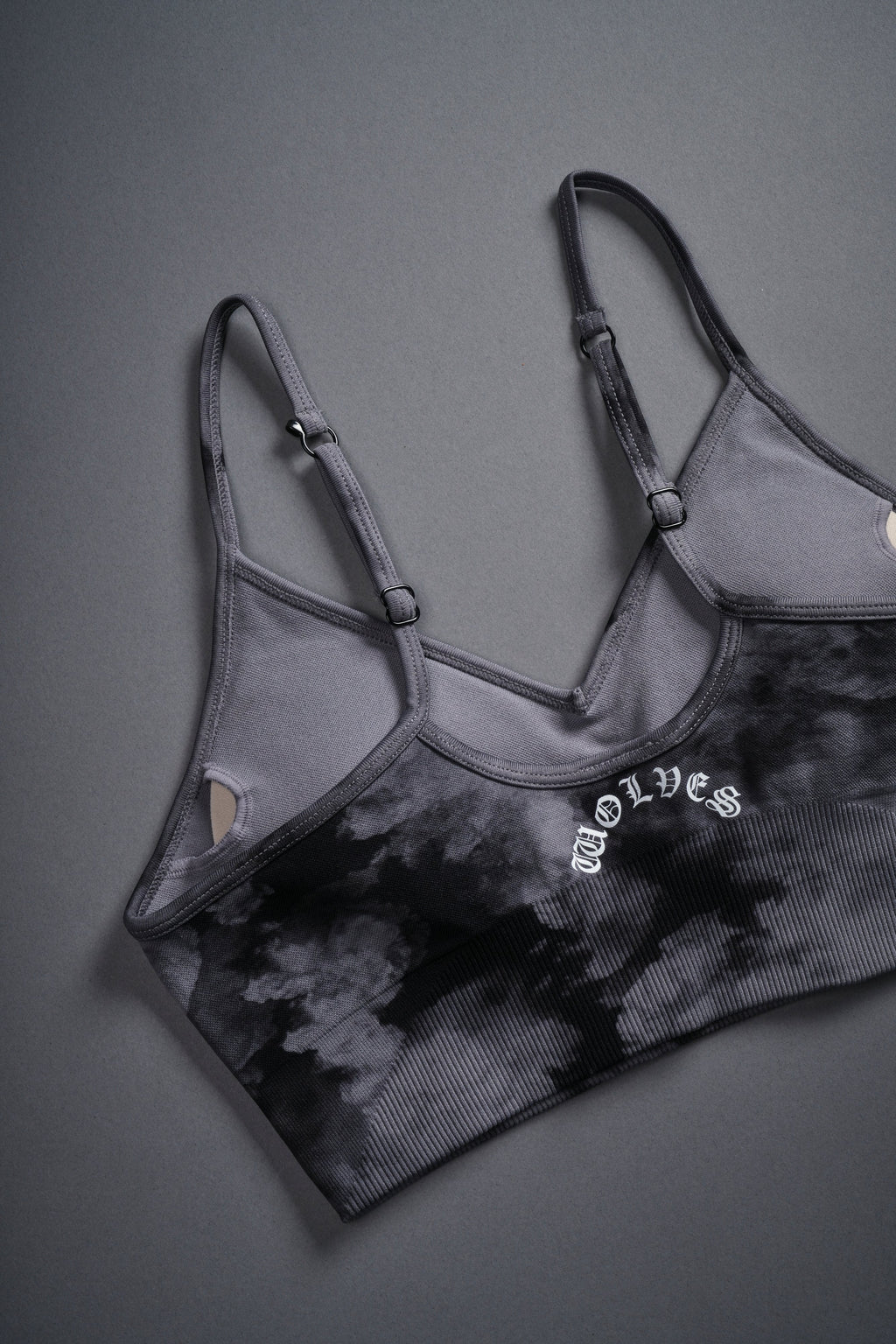 Dual Wolf Chopper "Everson Seamless" Sports Bra in Black Ghost Clouds - imagem 10