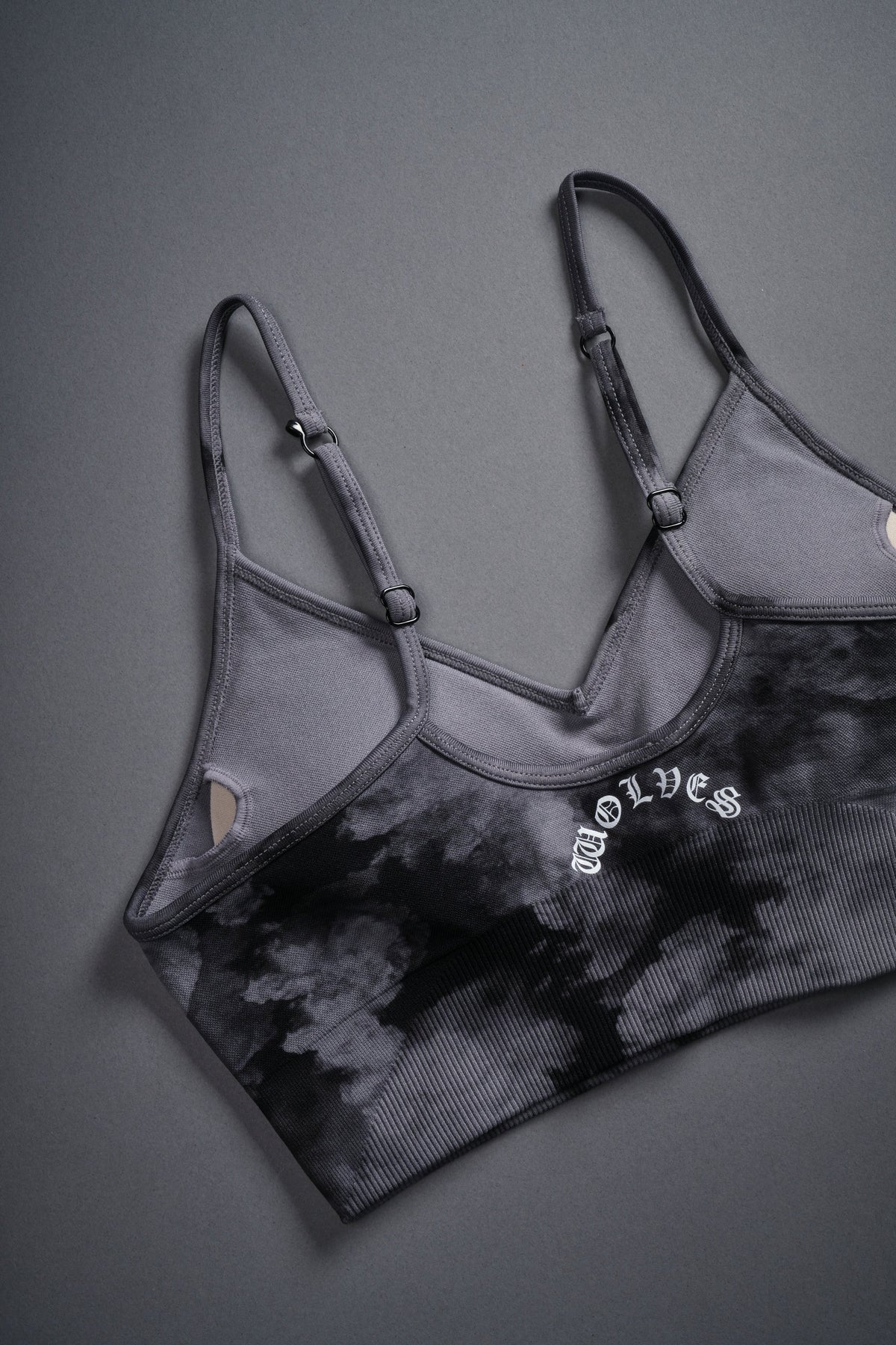 Dual Wolf Chopper "Everson Seamless" Sports Bra in Black Ghost Clouds - imagem 10