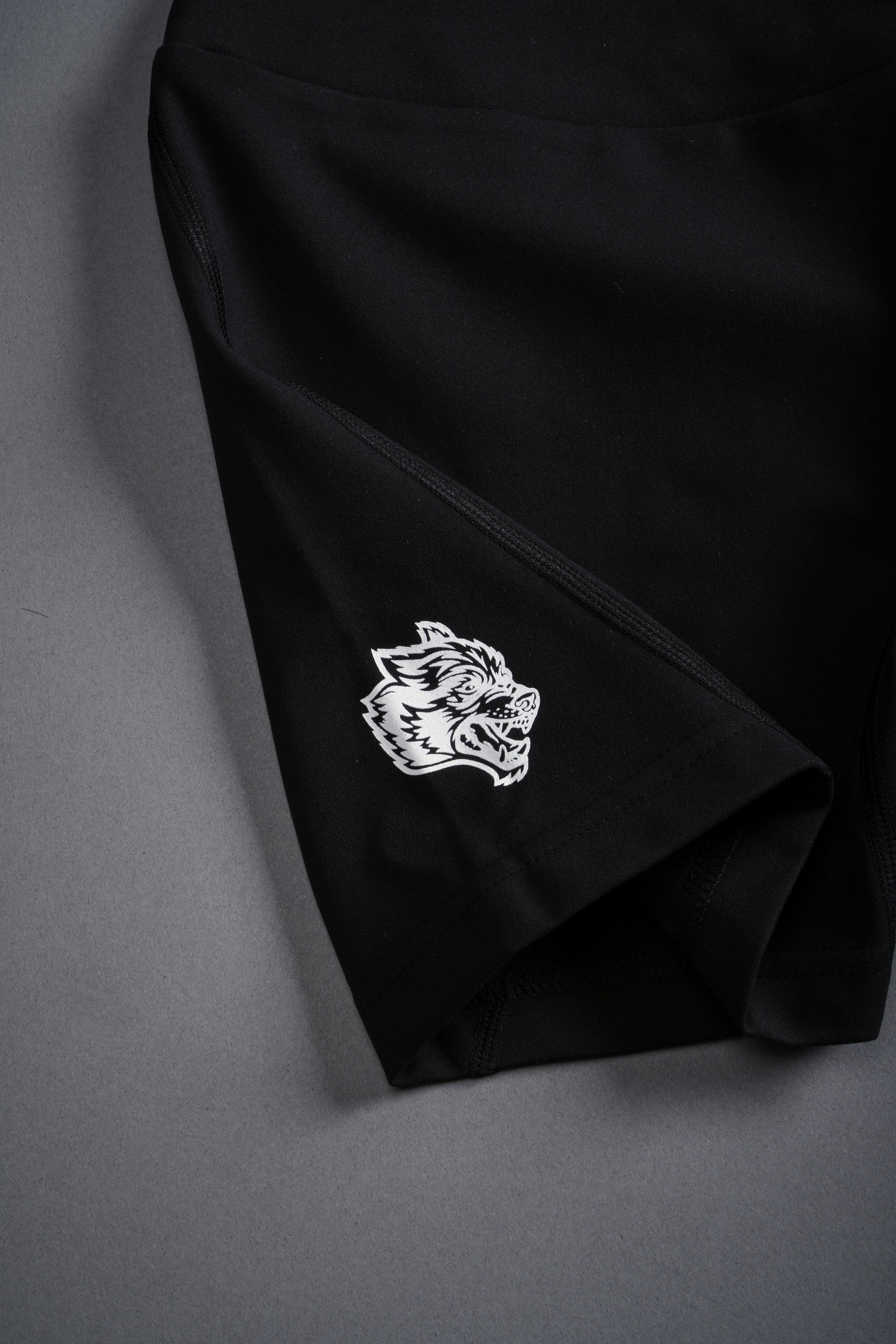 Loyalty "Alexa" Energy Shorts in Black — imagem 8