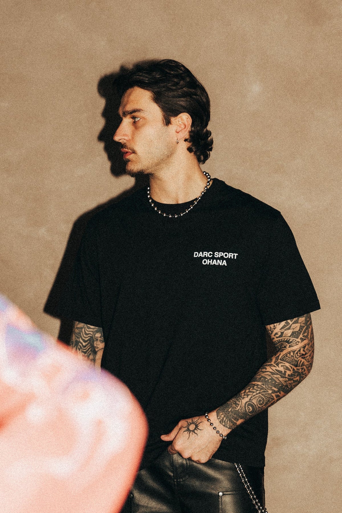 Darc Sport Ohana Lightweight "Heritage" Tee in Black — imagem 2