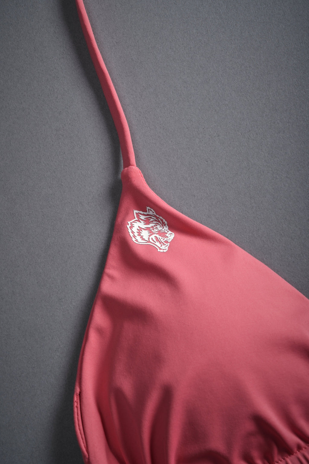 Single Wolf Nikita Triangle Top in Pink Ice — imagem 7