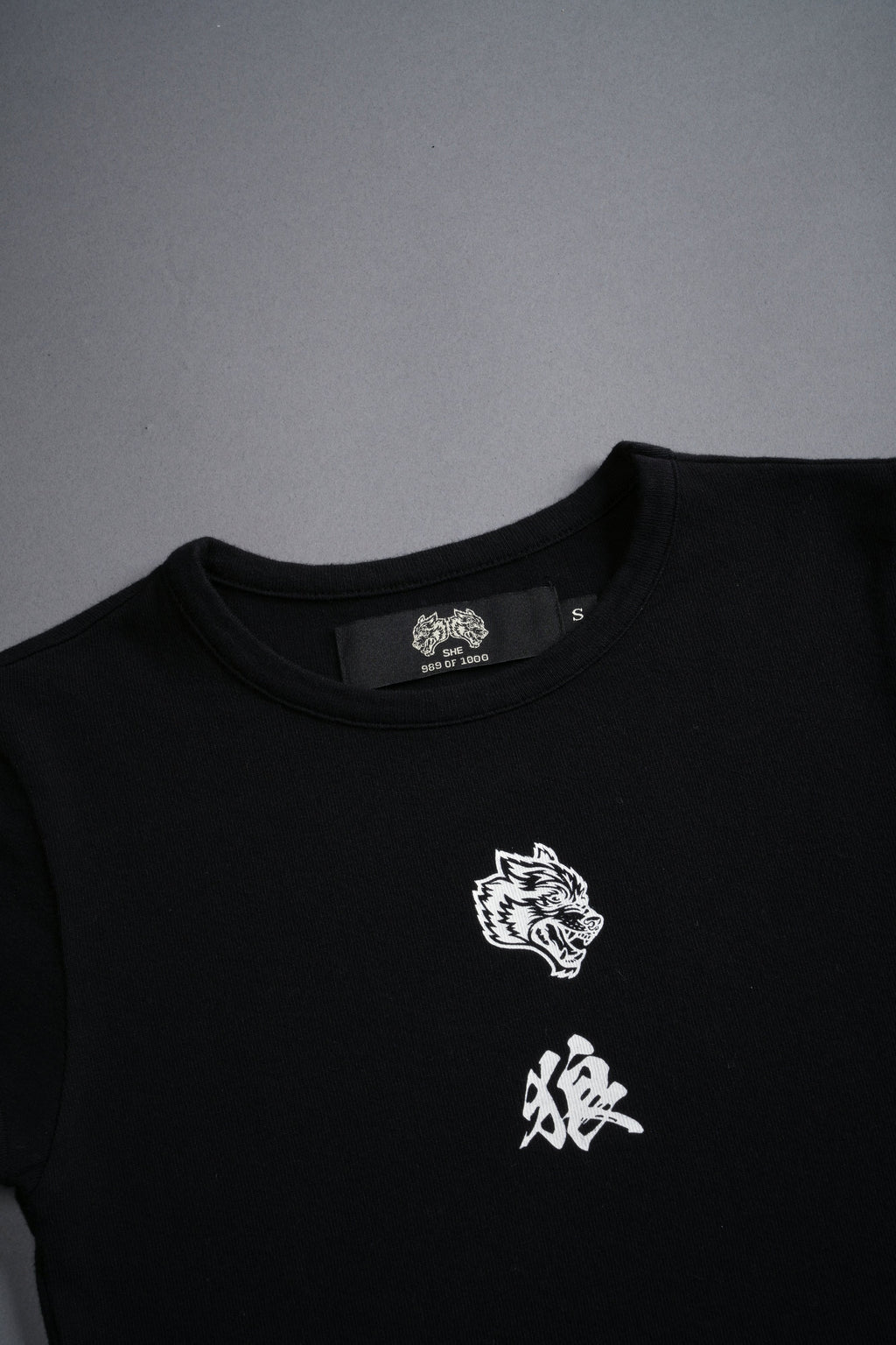Bushido Wolf Baby Tee in Black — imagem 8