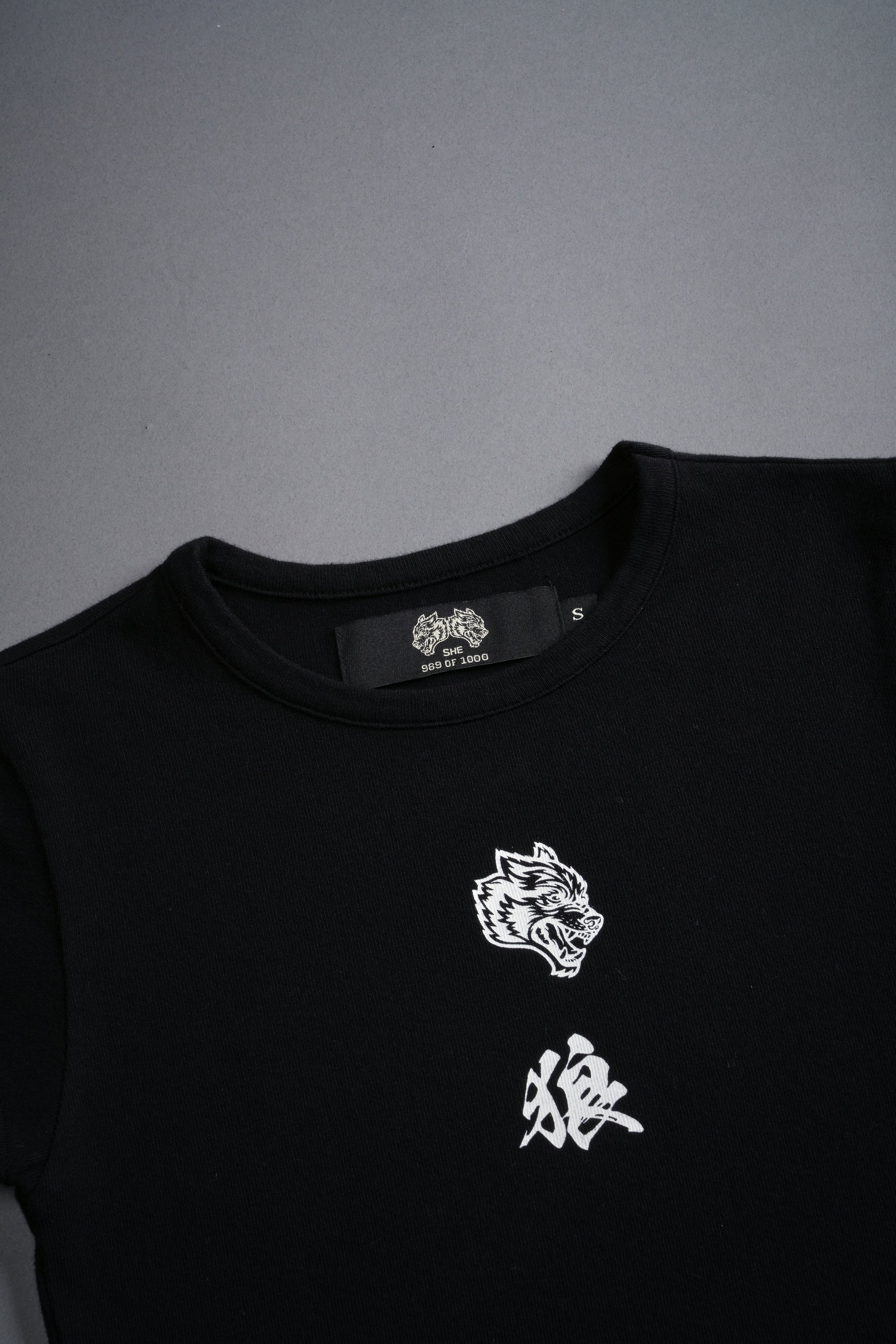 Bushido Wolf Baby Tee in Black — imagem 8