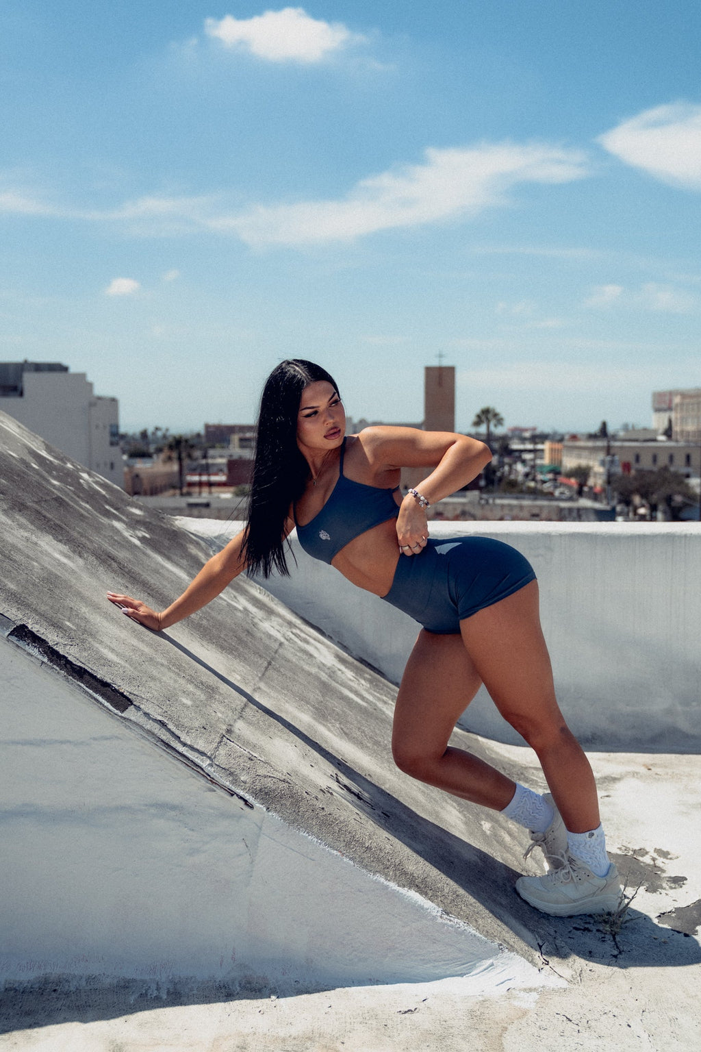 Wolf "Stella" Soft Seamless Shorts in Washed Denim — imagem 16