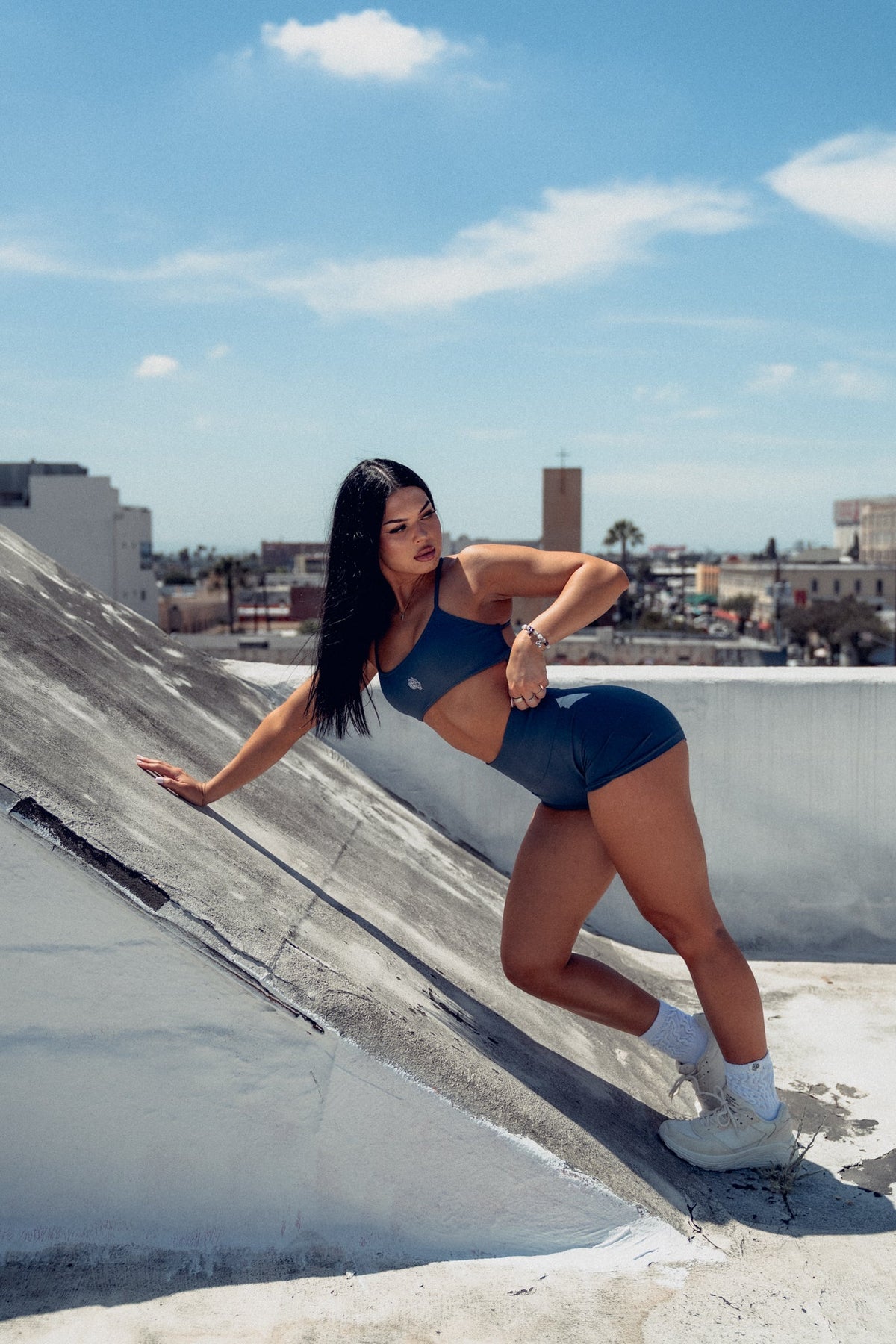Wolf "Stella" Soft Seamless Shorts in Washed Denim — imagem 16