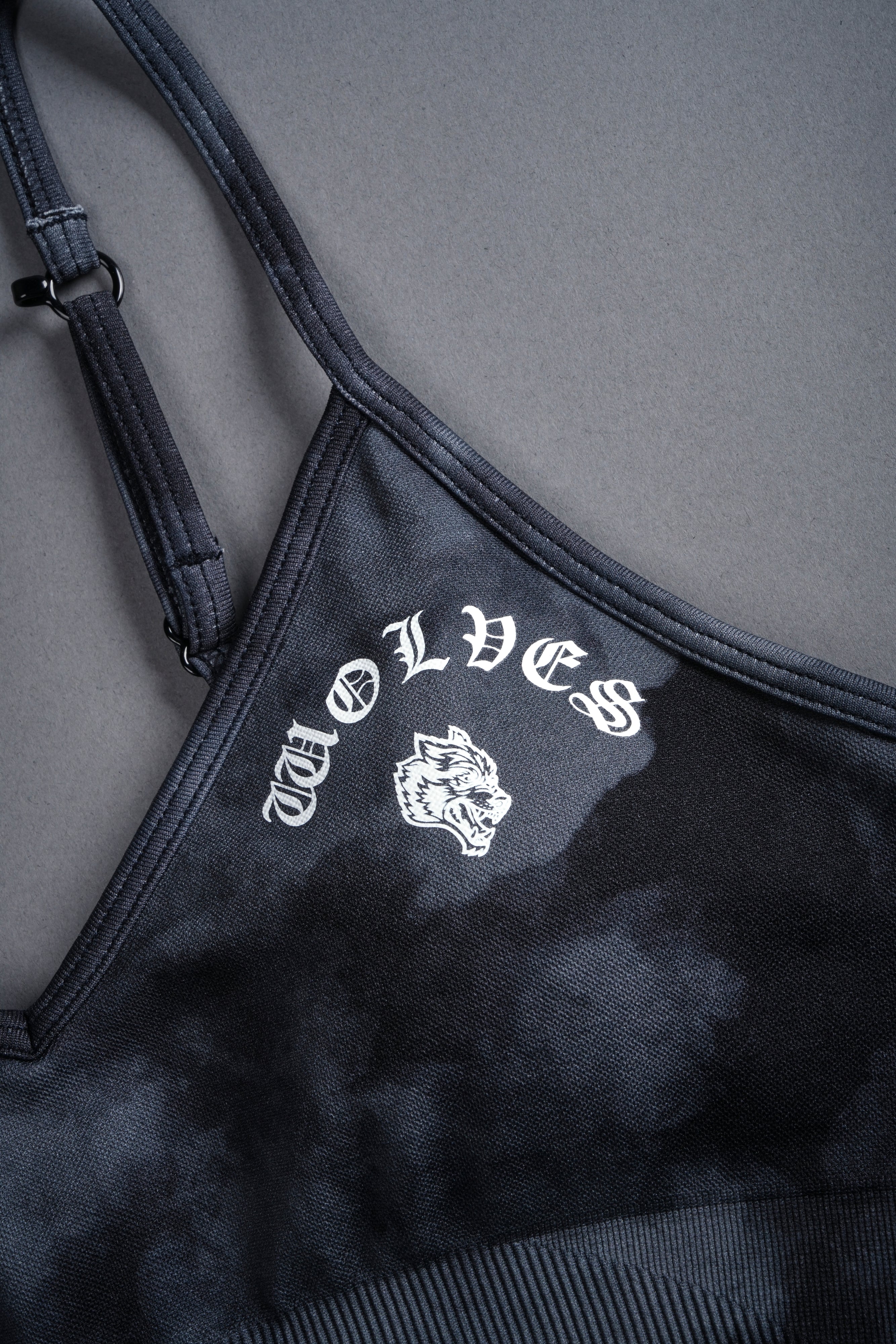 Chopper V2 "Everson Seamless" Sports Bra in Black Cherry Ghost Clouds — imagem 6