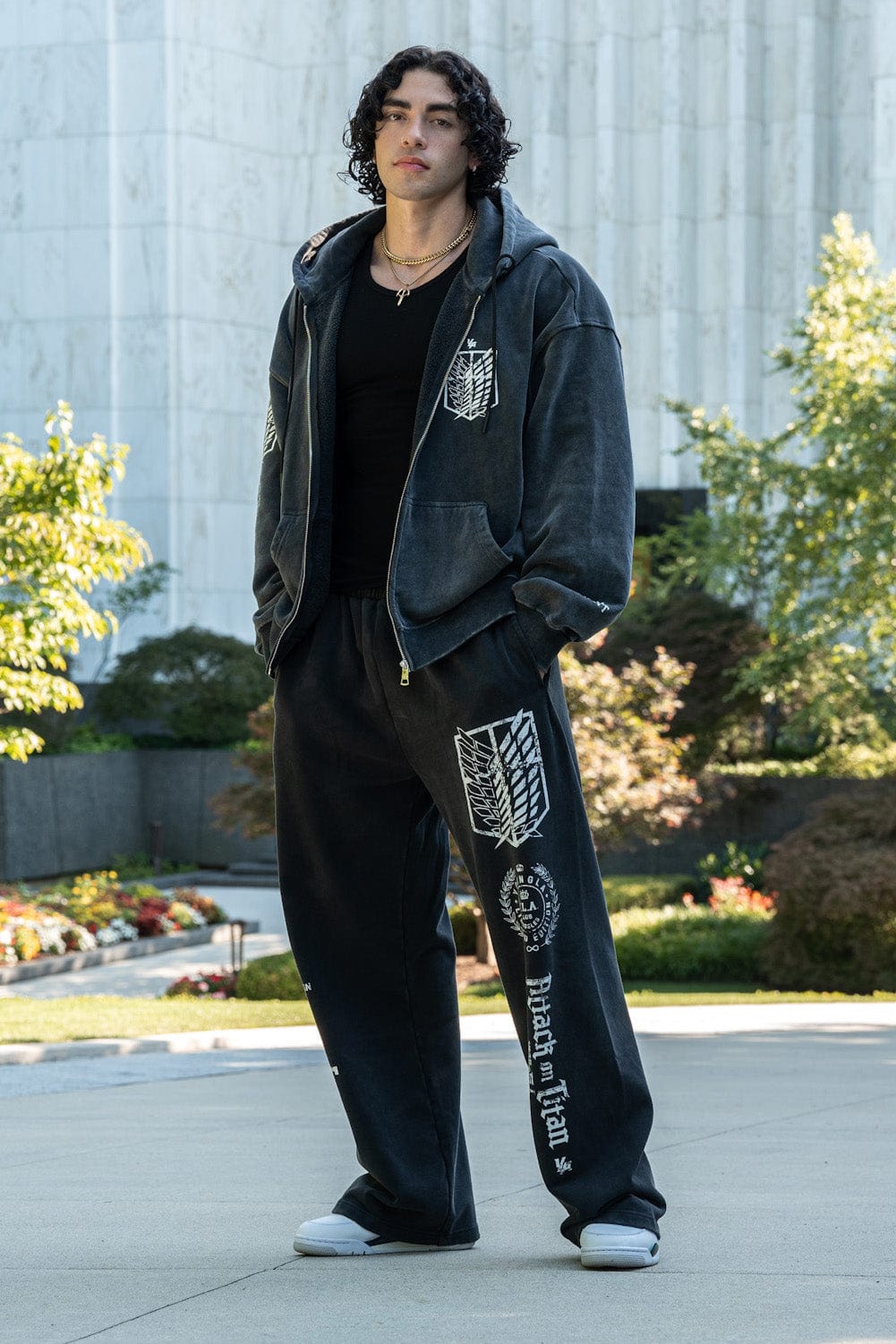 5138 - AOT©  x YLA Zip-Up Hoodies — imagem 3