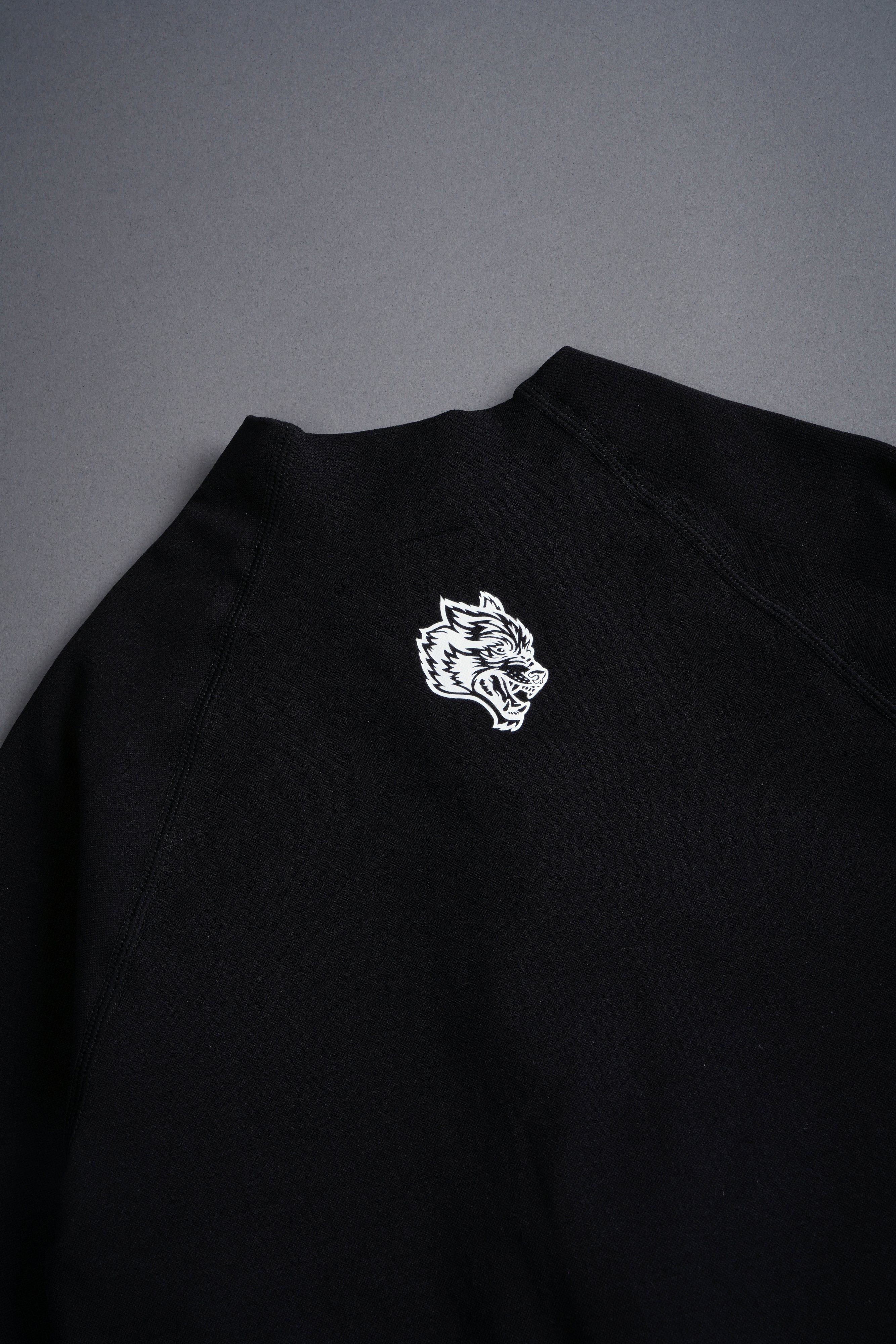 Written In Stone "Everson Seamless" Yasmin S/S Zip Top in Black — imagem 8