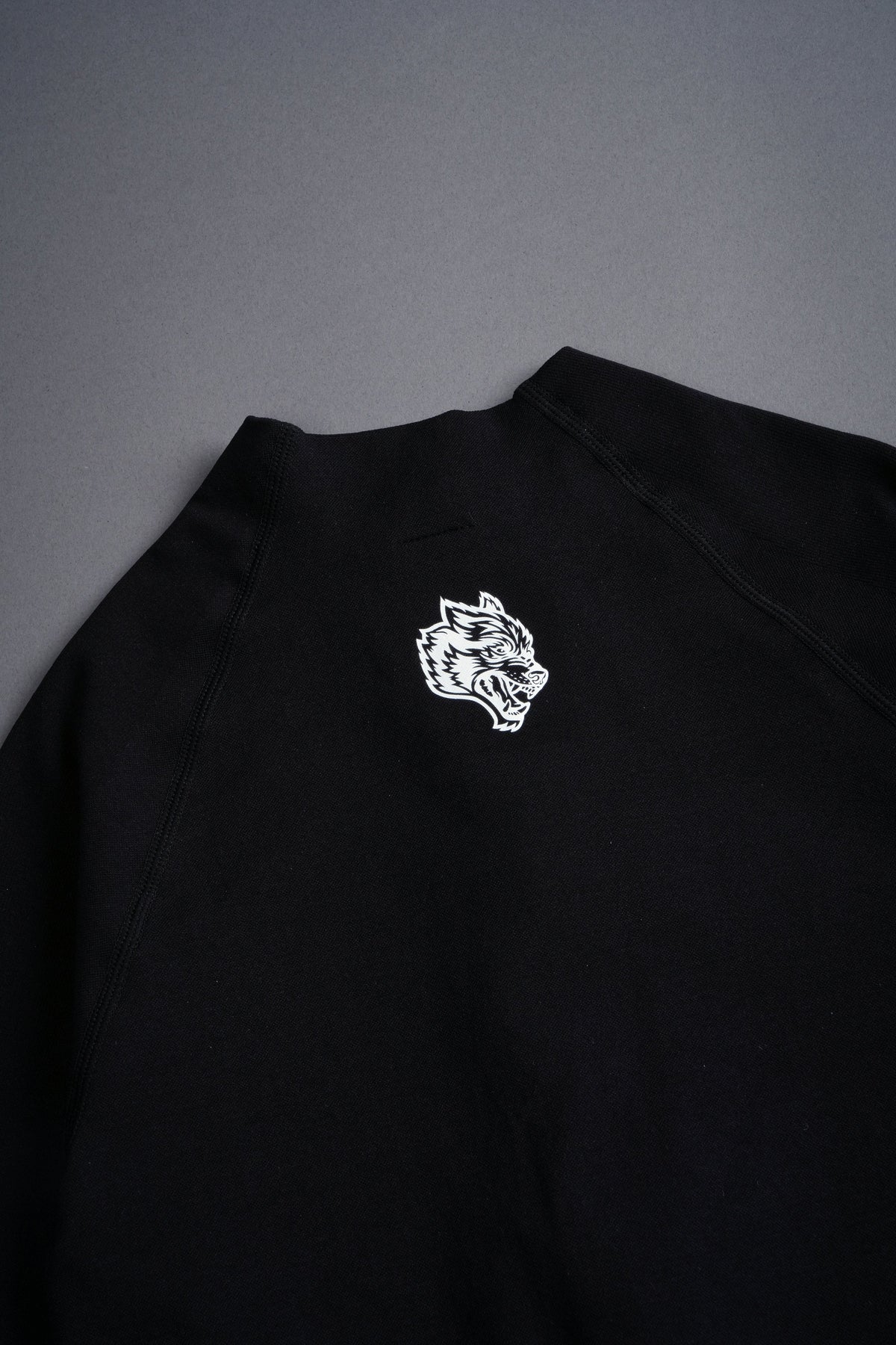 Written In Stone "Everson Seamless" Yasmin S/S Zip Top in Black - imagem 8