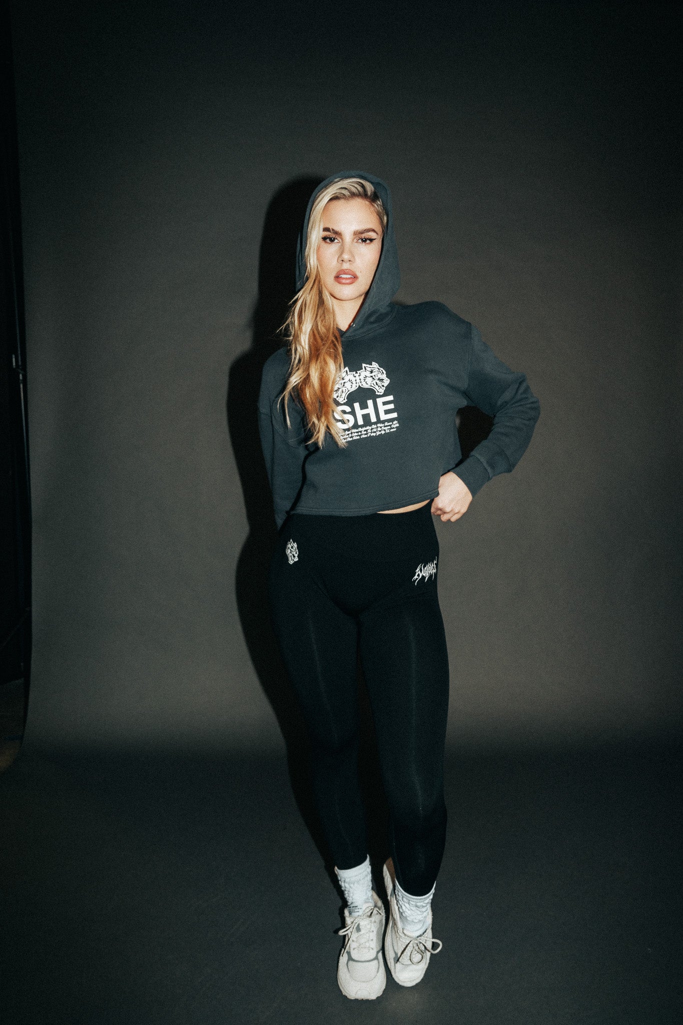 Gritty "Pierce" (Cropped) Hoodie in Midnight Blue — imagem 2