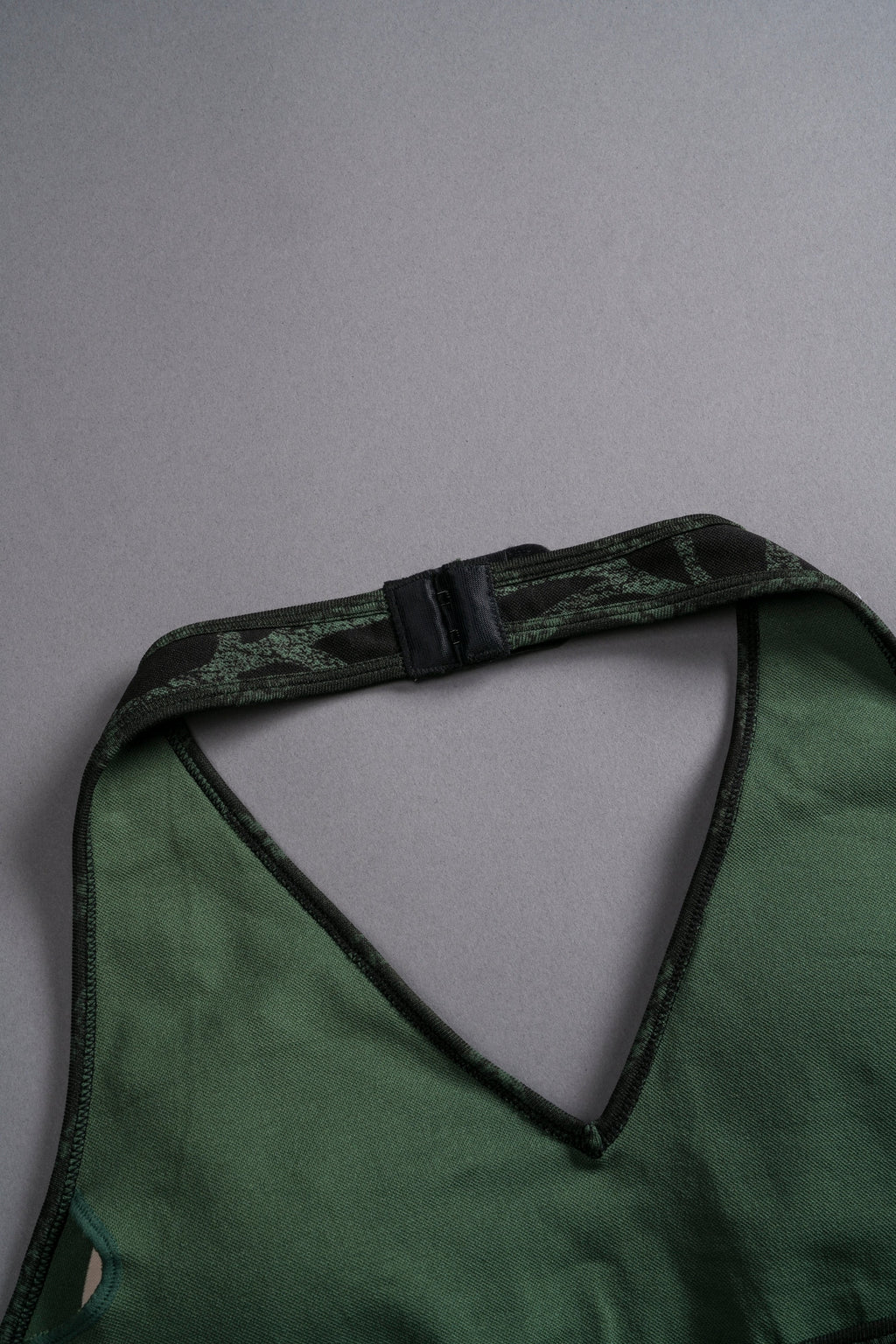 Single Wolf "Everson Seamless" Halter Bra in Black/Green Symbiote Web — imagem 7