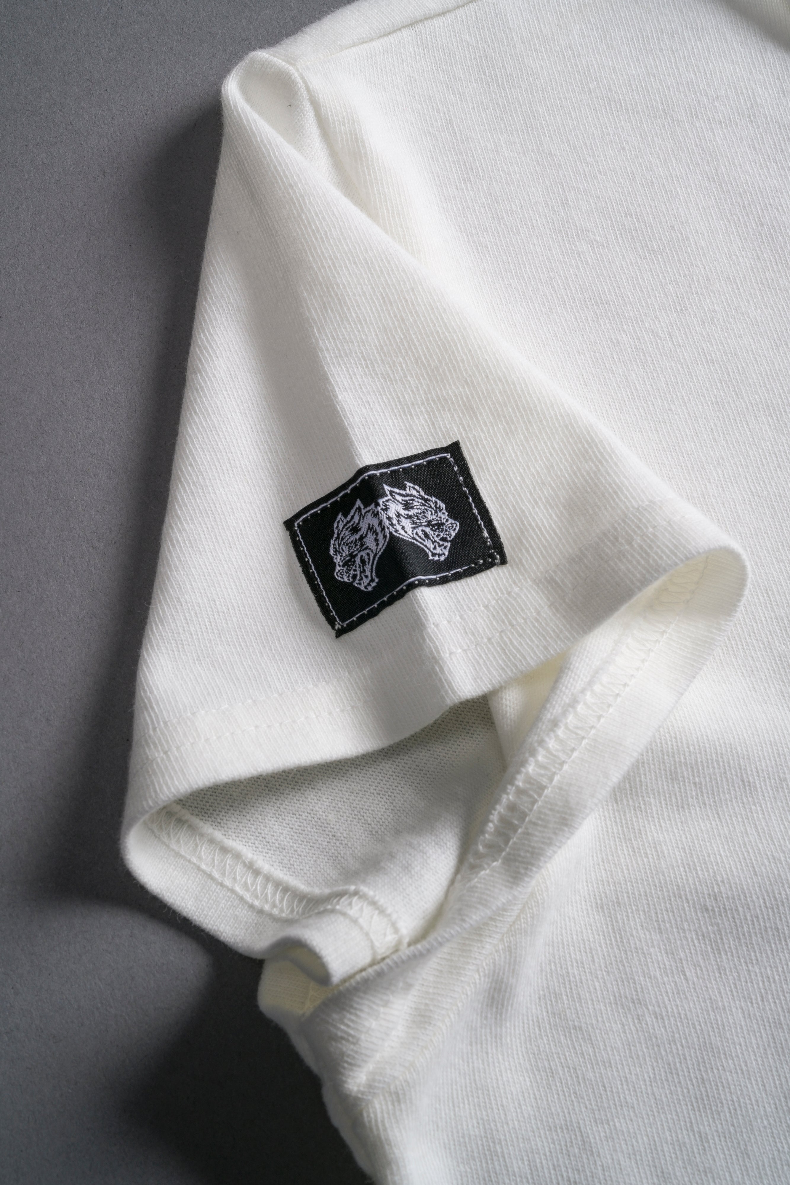 Chopper "Timeless" (Cropped) Tee in Cream — imagem 6