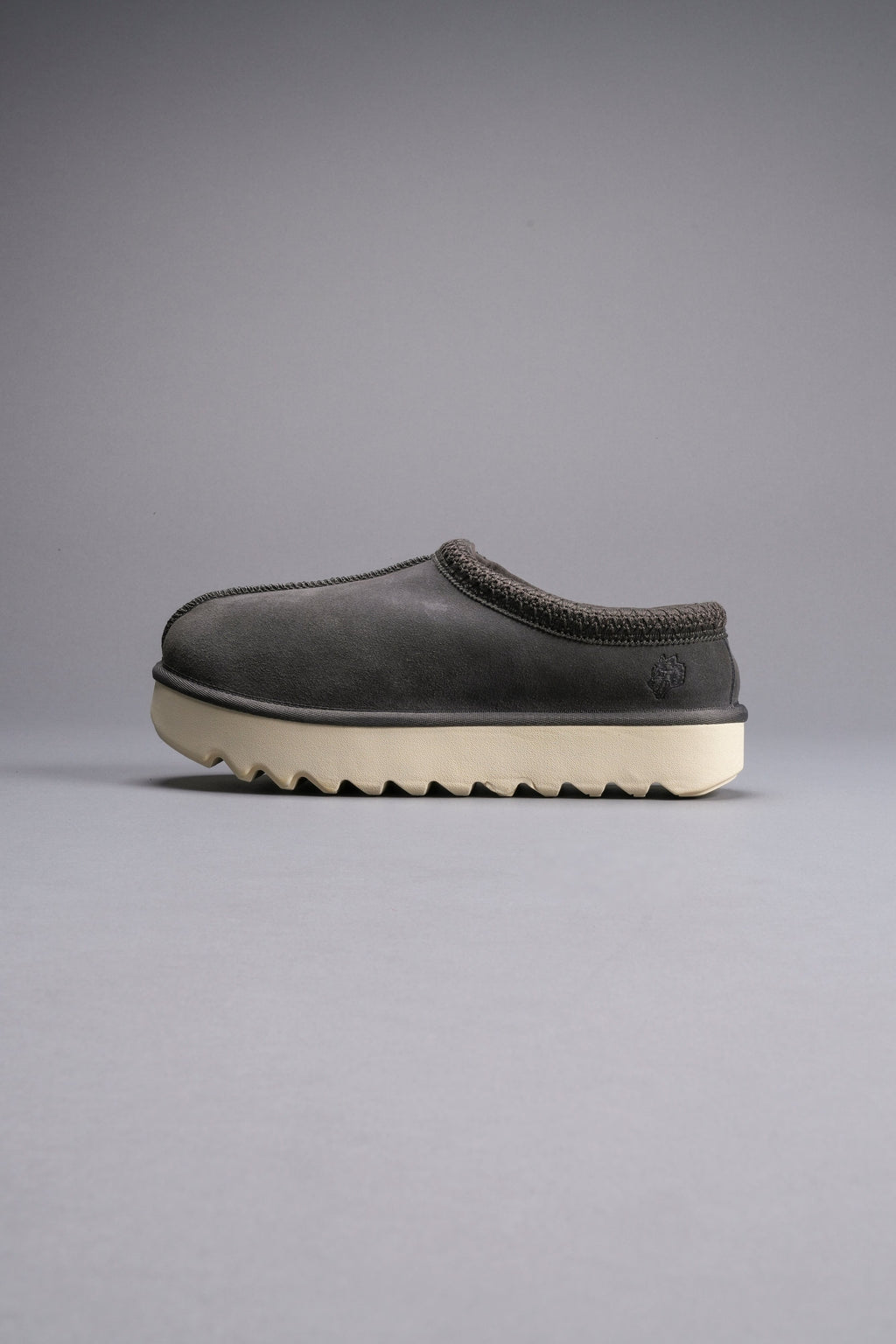 Wolf Head Mammoth Mule in Wolf Gray - imagem 9