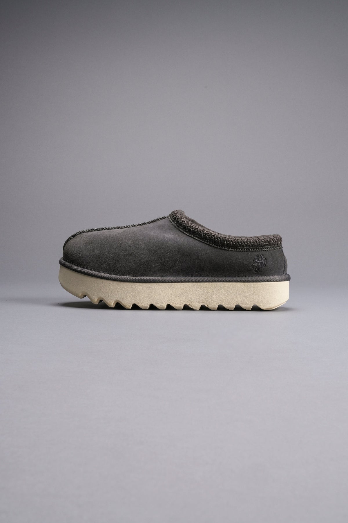Wolf Head Mammoth Mule in Wolf Gray - imagem 9