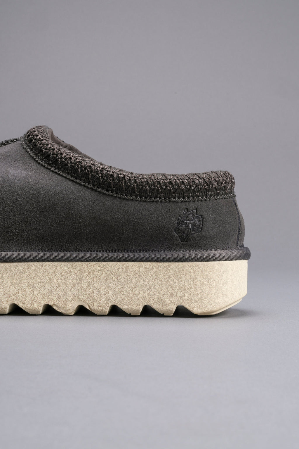 Wolf Head Mammoth Mule in Wolf Gray - imagem 2
