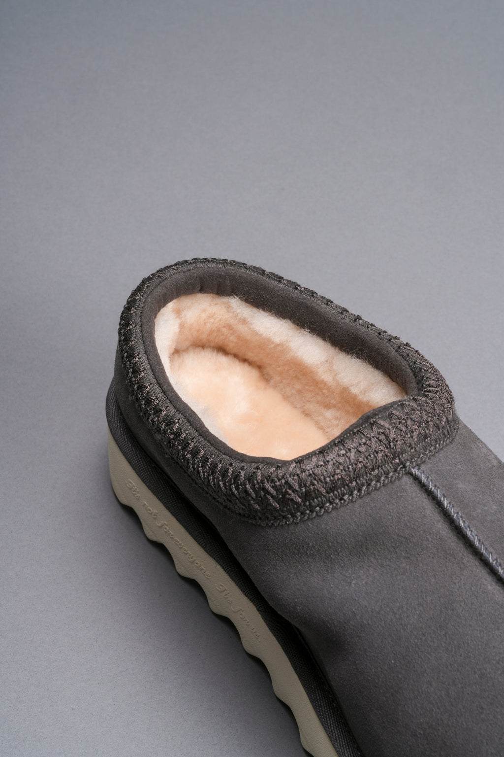 Wolf Head Mammoth Mule in Wolf Gray - imagem 6