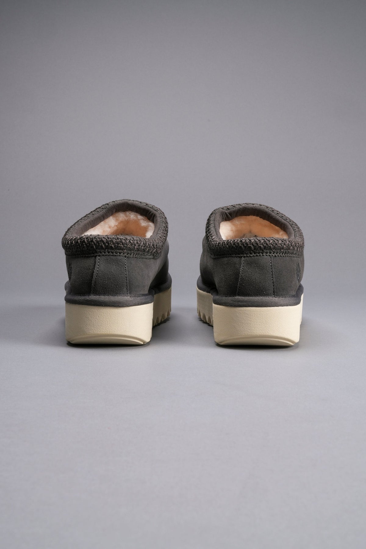 Wolf Head Mammoth Mule in Wolf Gray - imagem 11