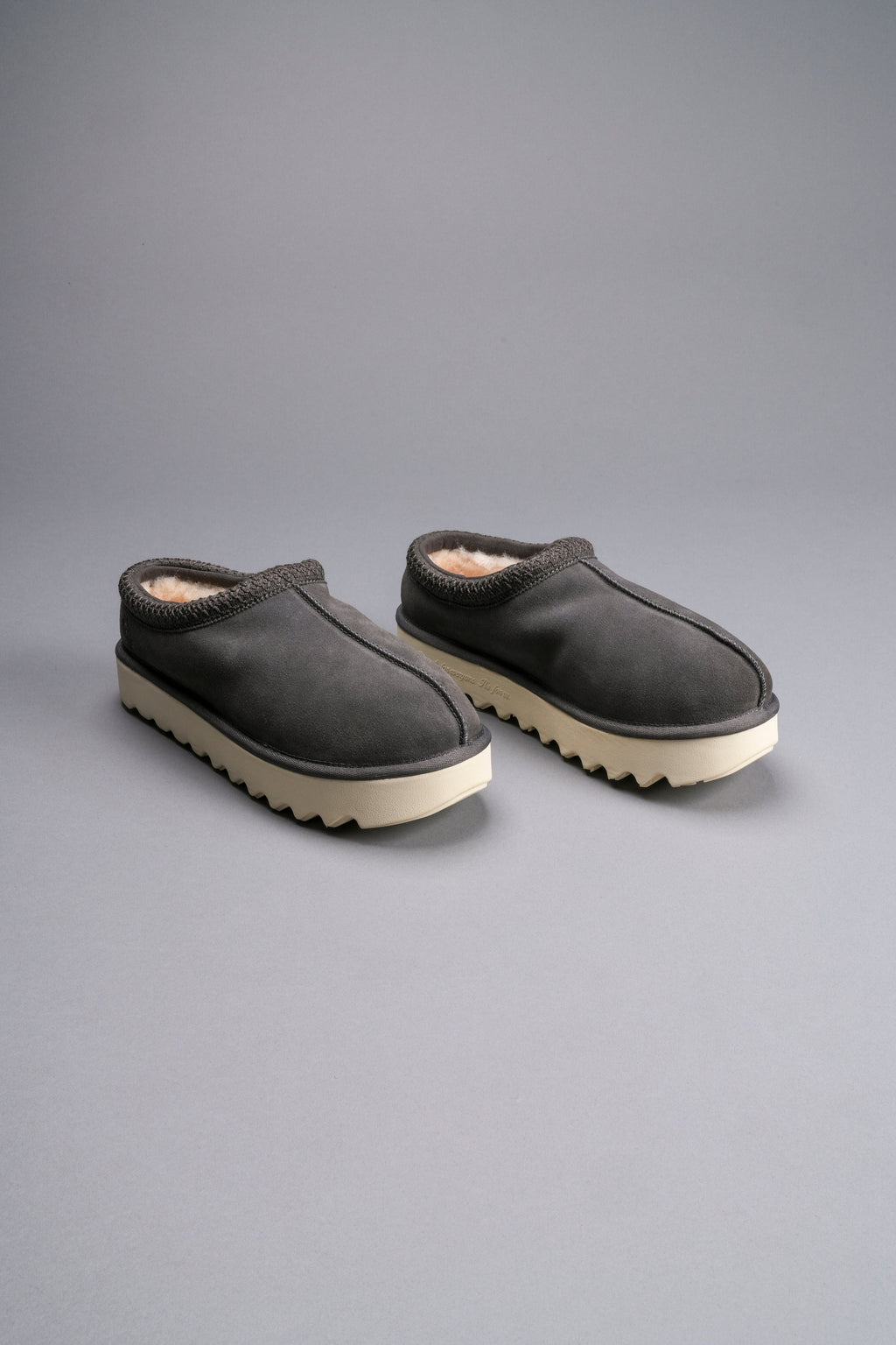 Wolf Head Mammoth Mule in Wolf Gray - imagem 5