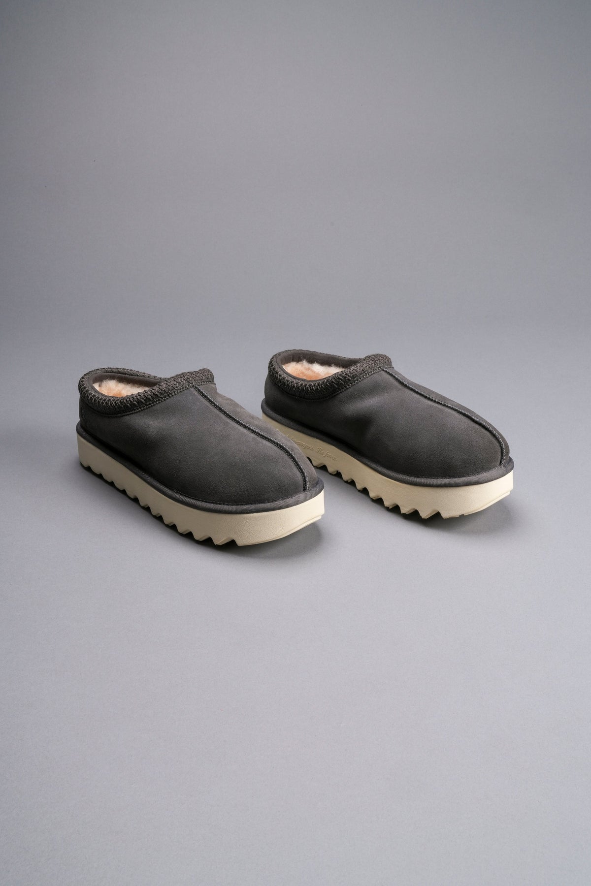 Wolf Head Mammoth Mule in Wolf Gray - imagem 5