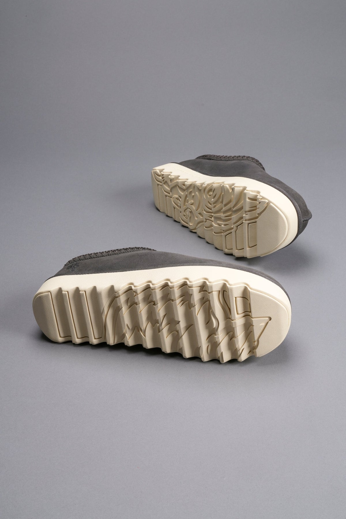 Wolf Head Mammoth Mule in Wolf Gray - imagem 7
