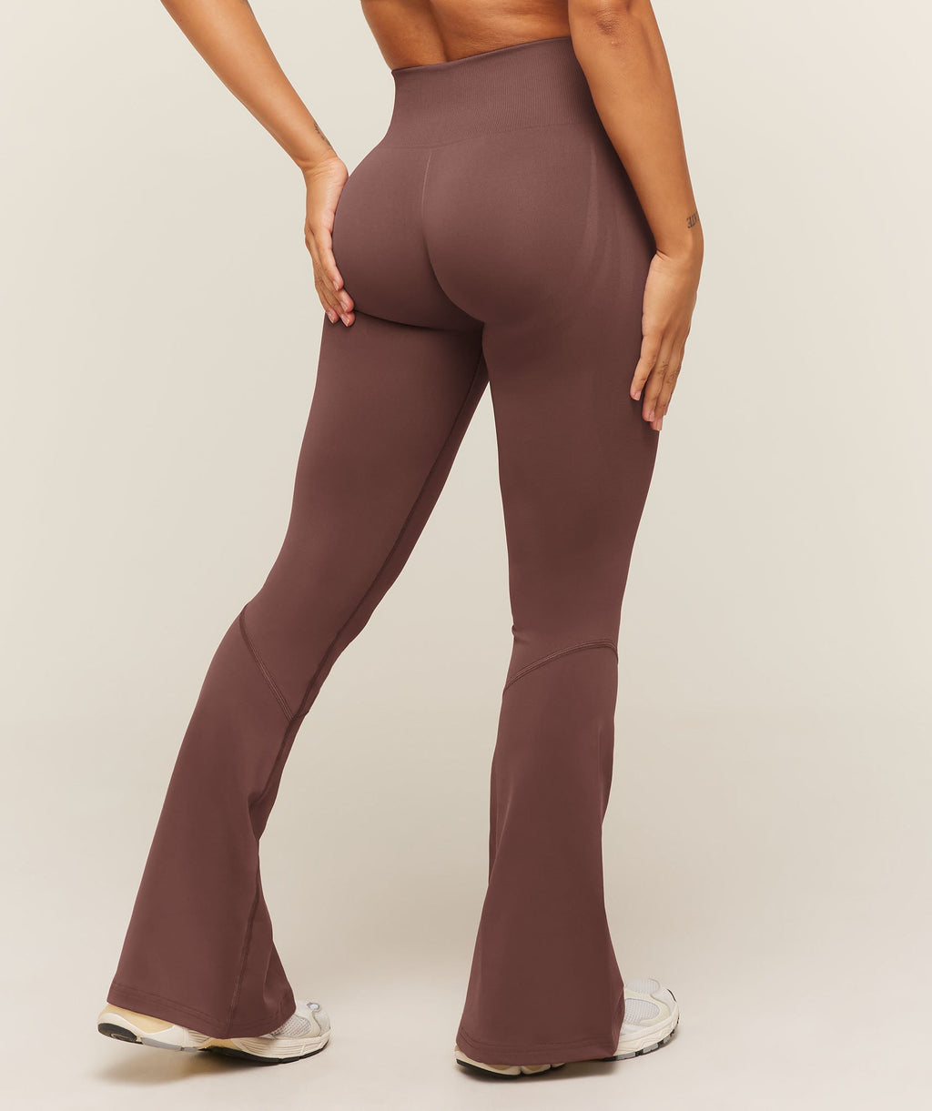 Everyday Seamless Flared Leggings - Espresso Brown — imagem 2