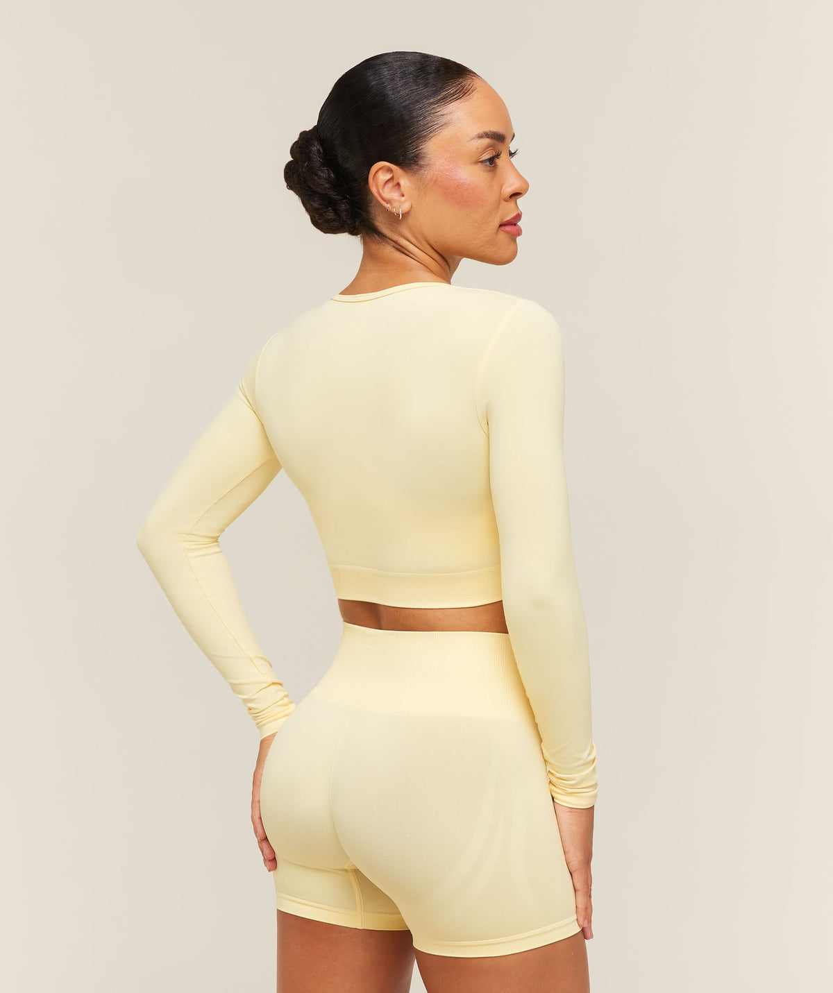 Everyday Seamless Long Sleeve Crop Top - Butter Yellow — imagem 2
