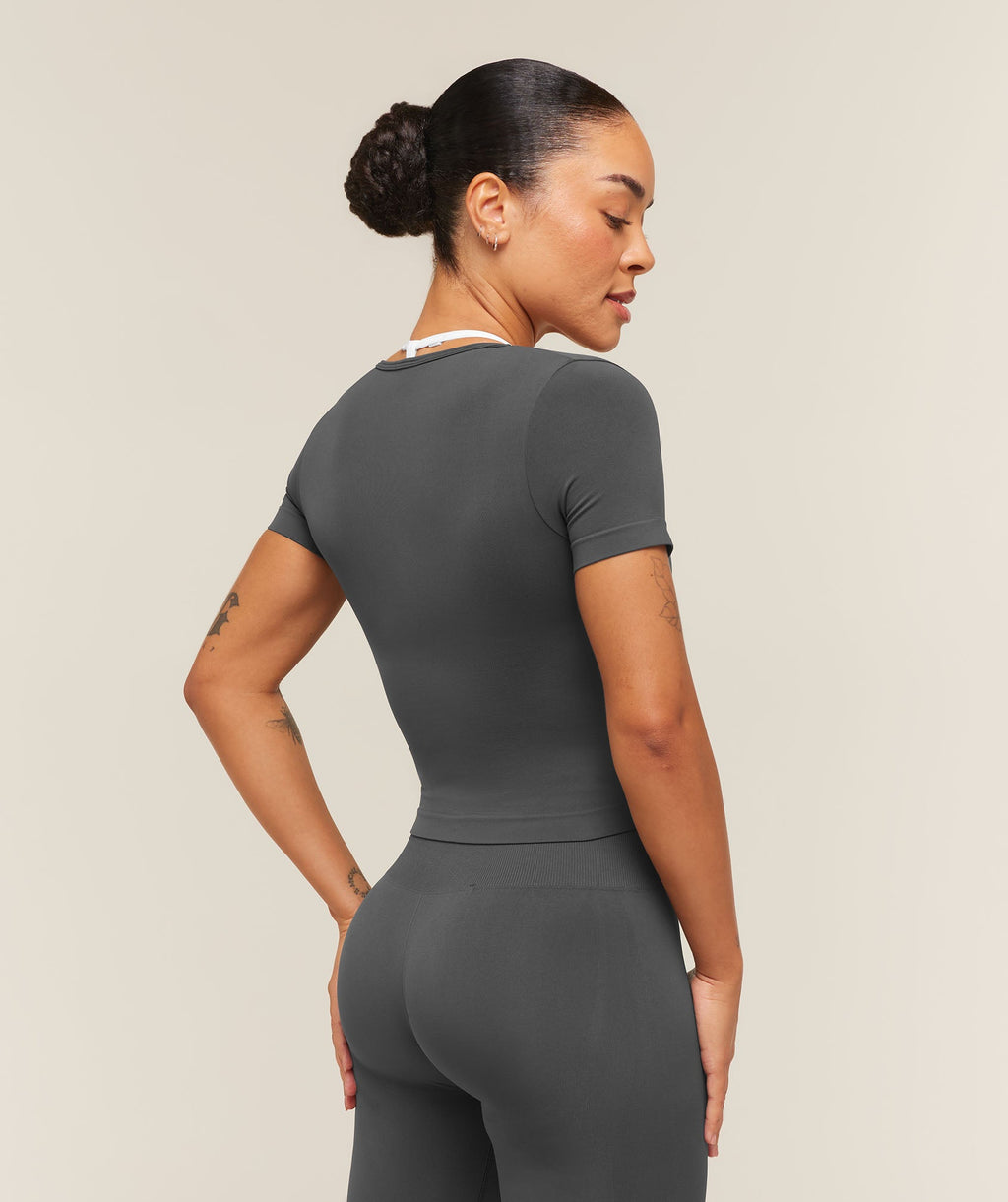 Everyday Seamless Tight Fit Crew Neck Tee - Grey — imagem 3