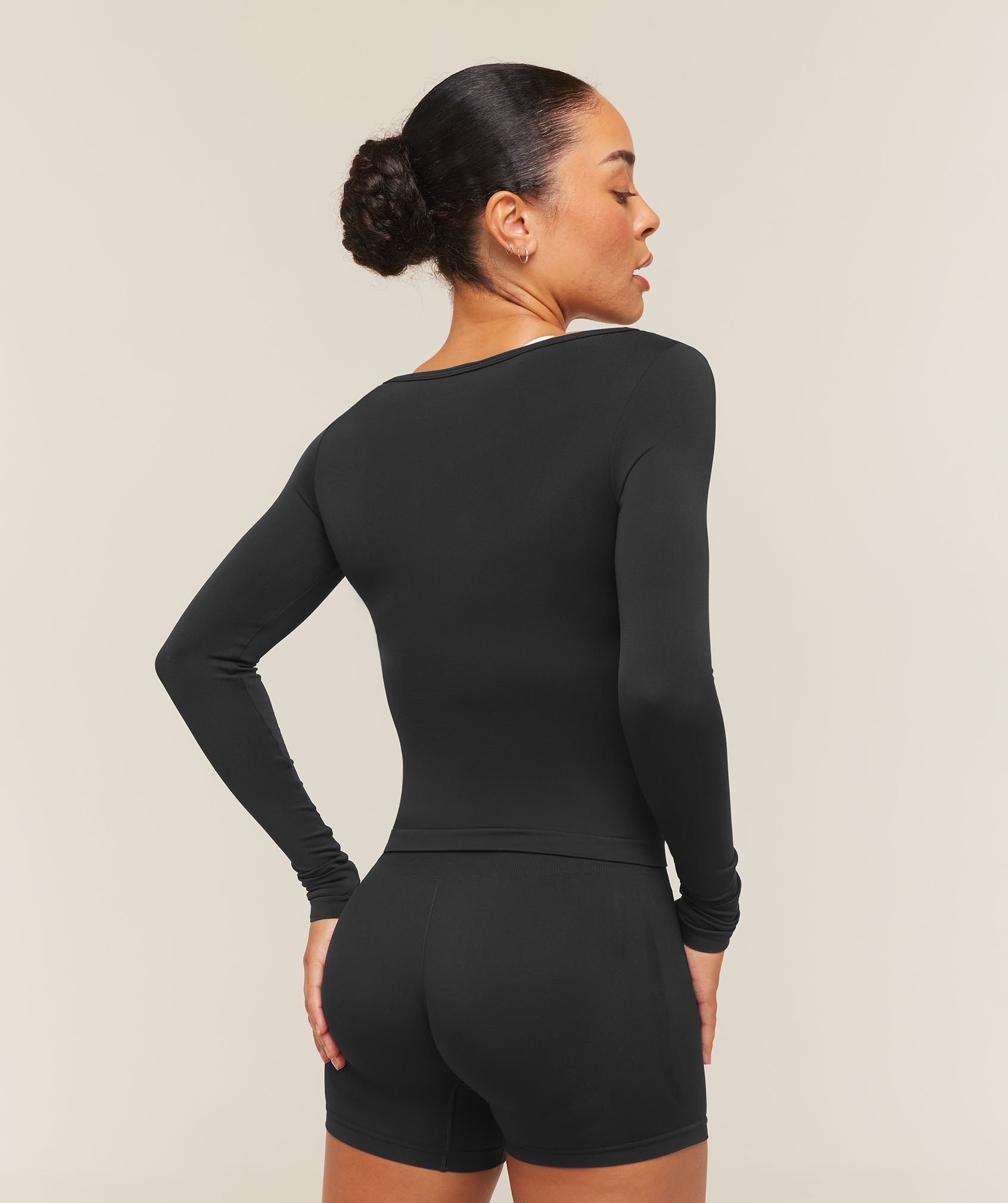 Everyday Seamless Wide Neck Long Sleeve Top - Black — imagem 2