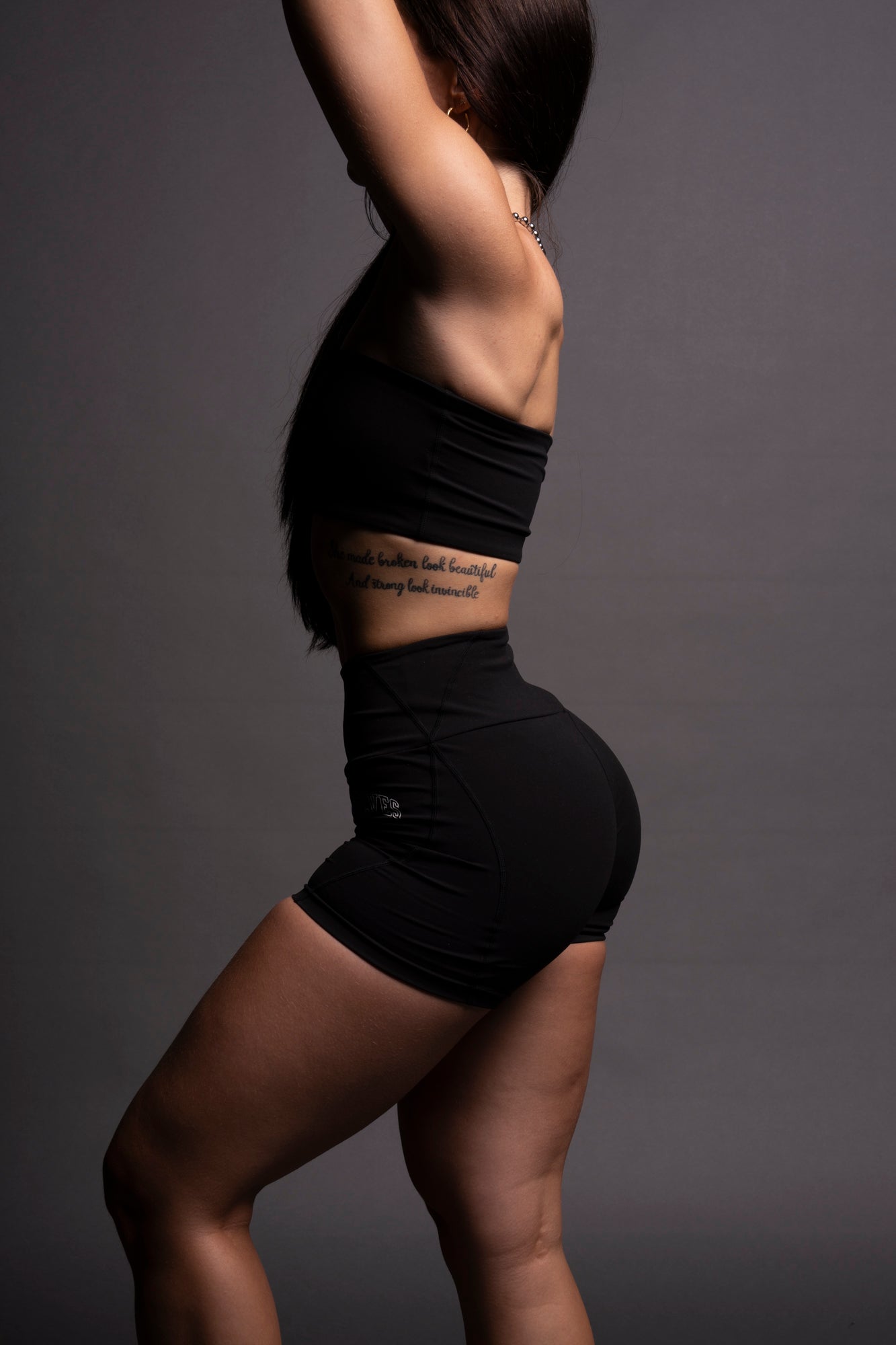 Loyalty "Alexa" Energy Shorts in Black — imagem 7