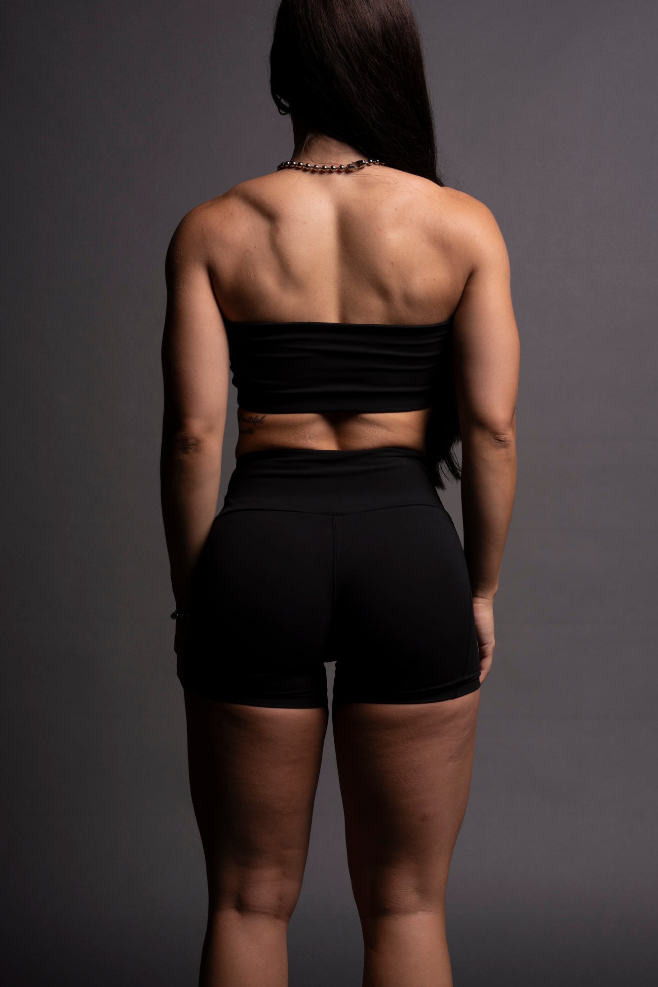 Loyalty "Alexa" Energy Shorts in Black — imagem 9