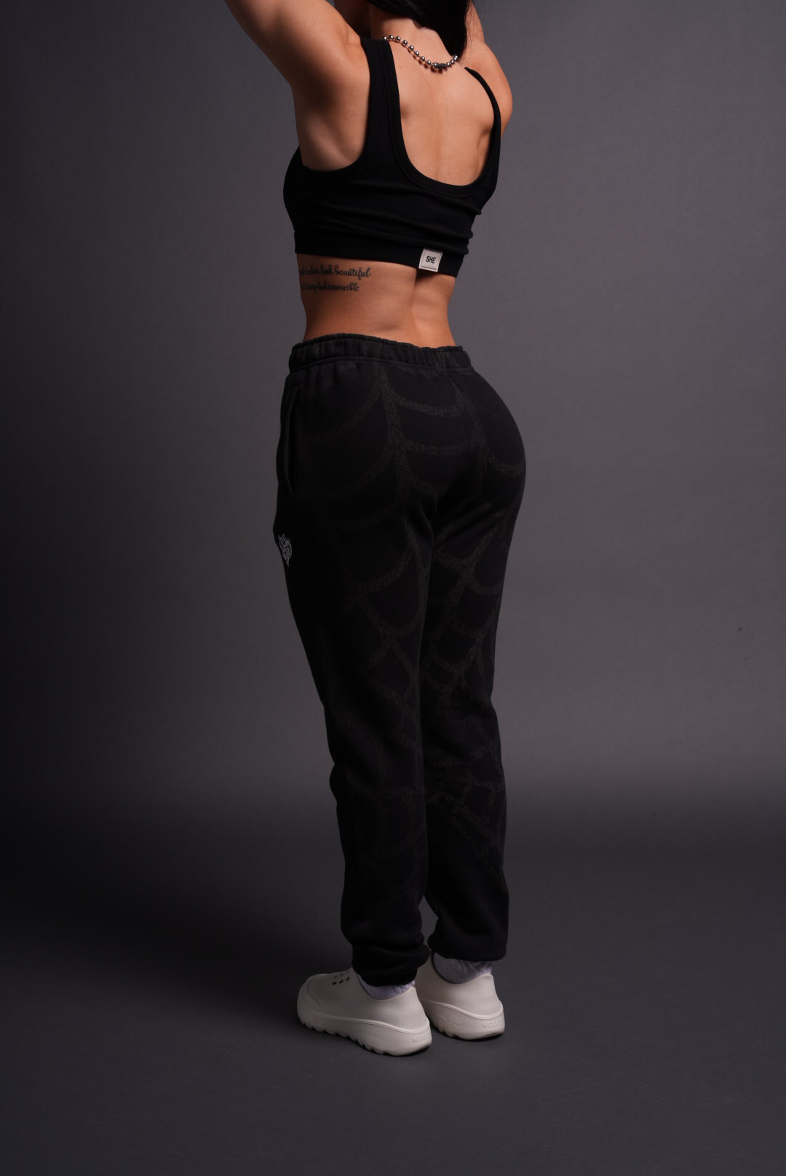 Symbiote Web She Post Longe Sweats in Black — imagem 6