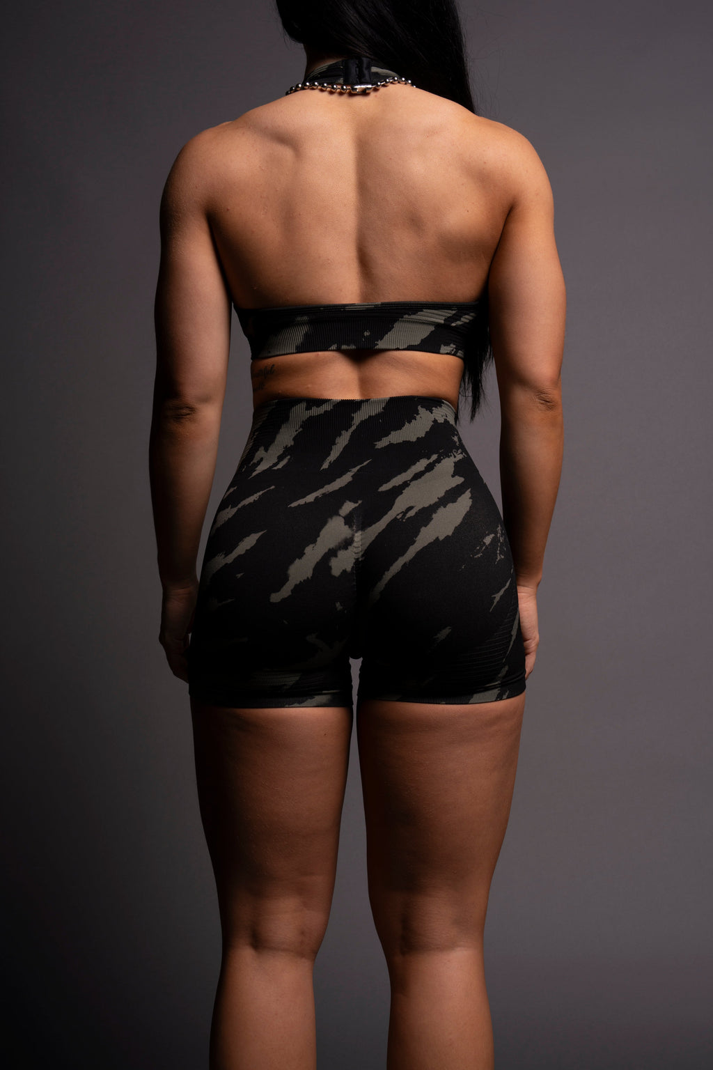 Wolves Forever Everson Seamless "Valencourt" Shorts in Pine Green/Black Native Camo — imagem 6