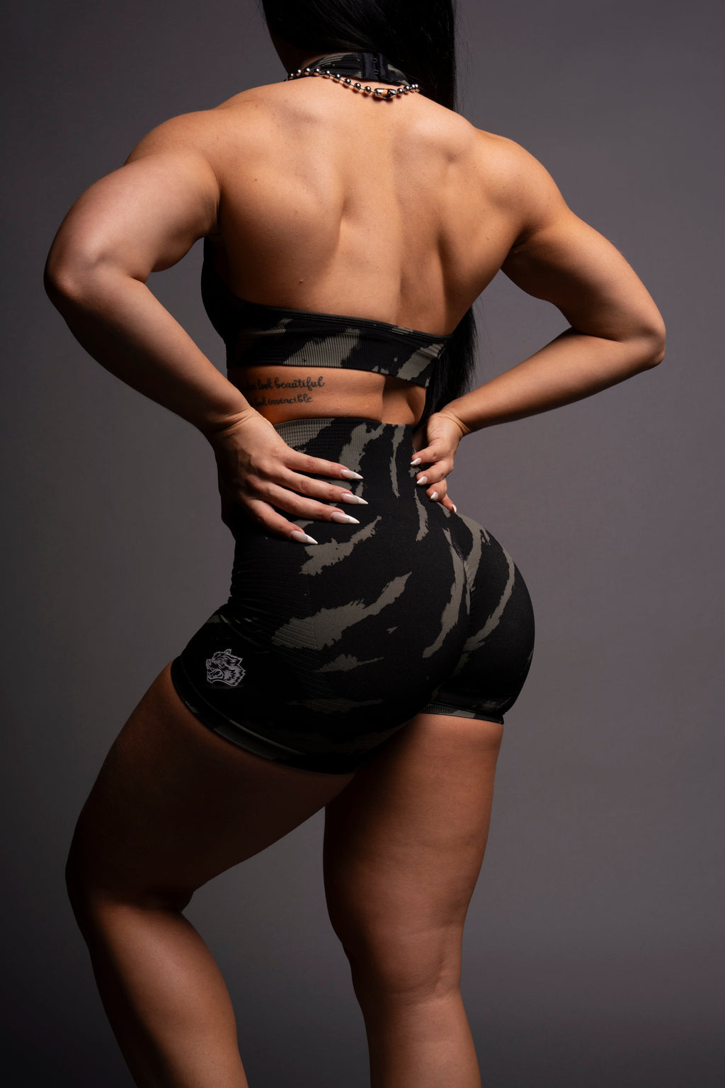 Wolves Forever Everson Seamless "Valencourt" Shorts in Pine Green/Black Native Camo — imagem 7