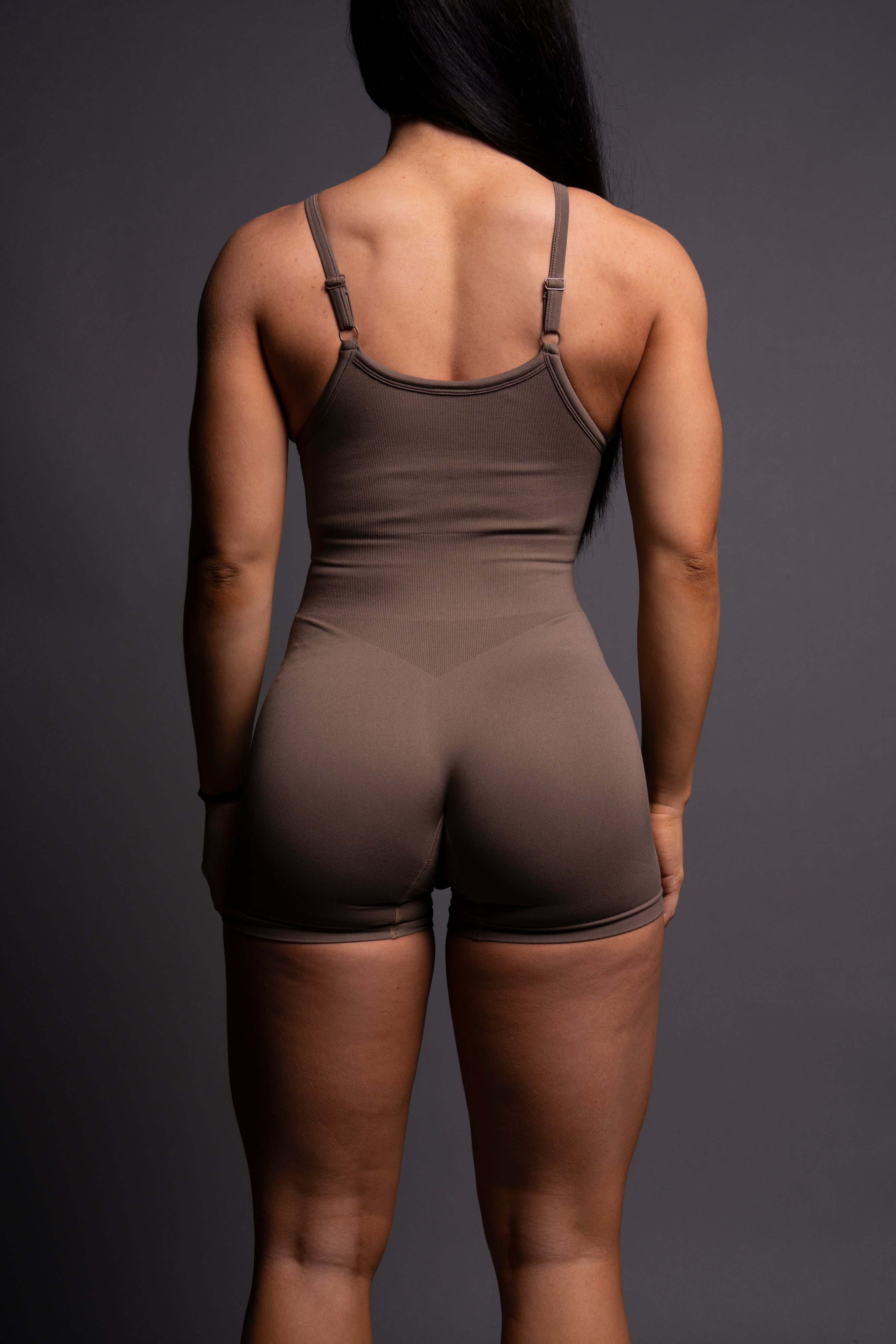 Western Wolves Sonya Seamless Bodysuit in Mojave Brown — imagem 8