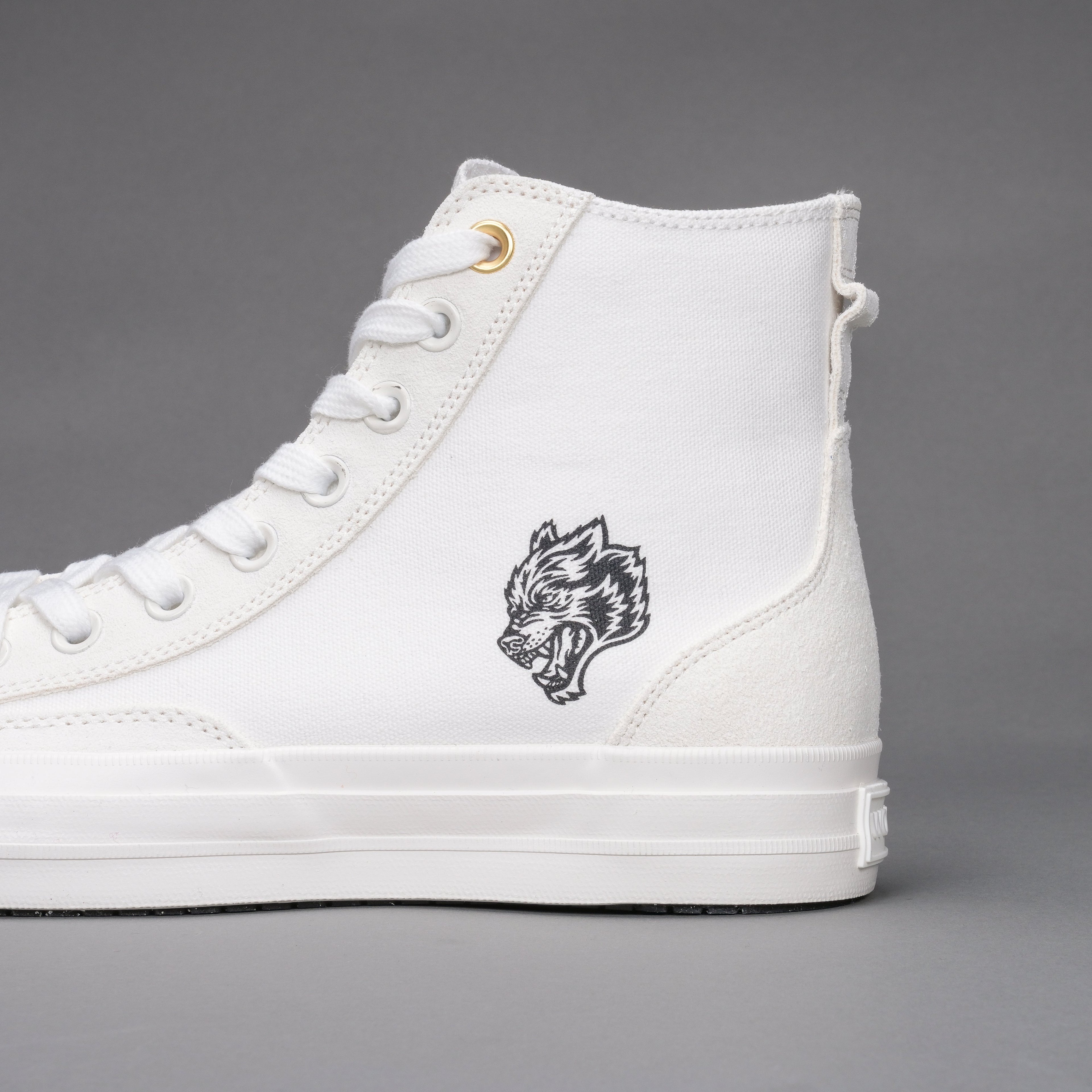 Wolves Forever Sueded Walk 1-DIOS High Top Shoe in White — imagem 6